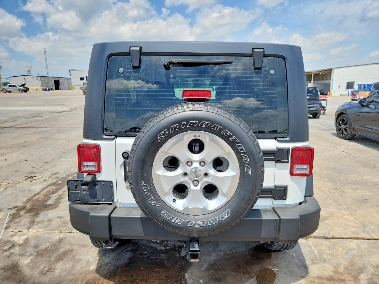 2015 Jeep Wrangler Unlimited Sport White vin: 1C4BJWDGXFL525977