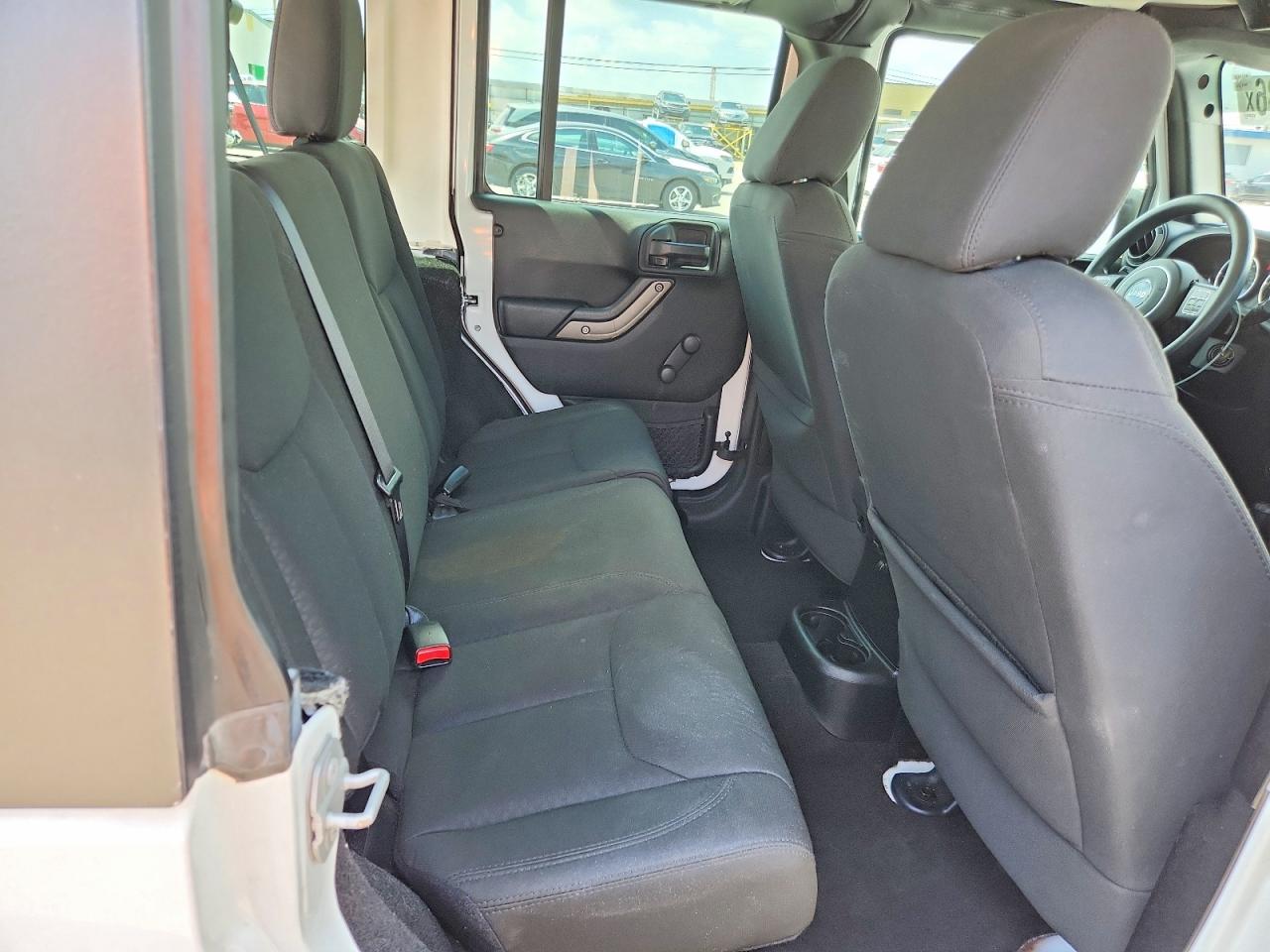2015 Jeep Wrangler Unlimited Sport White vin: 1C4BJWDGXFL525977