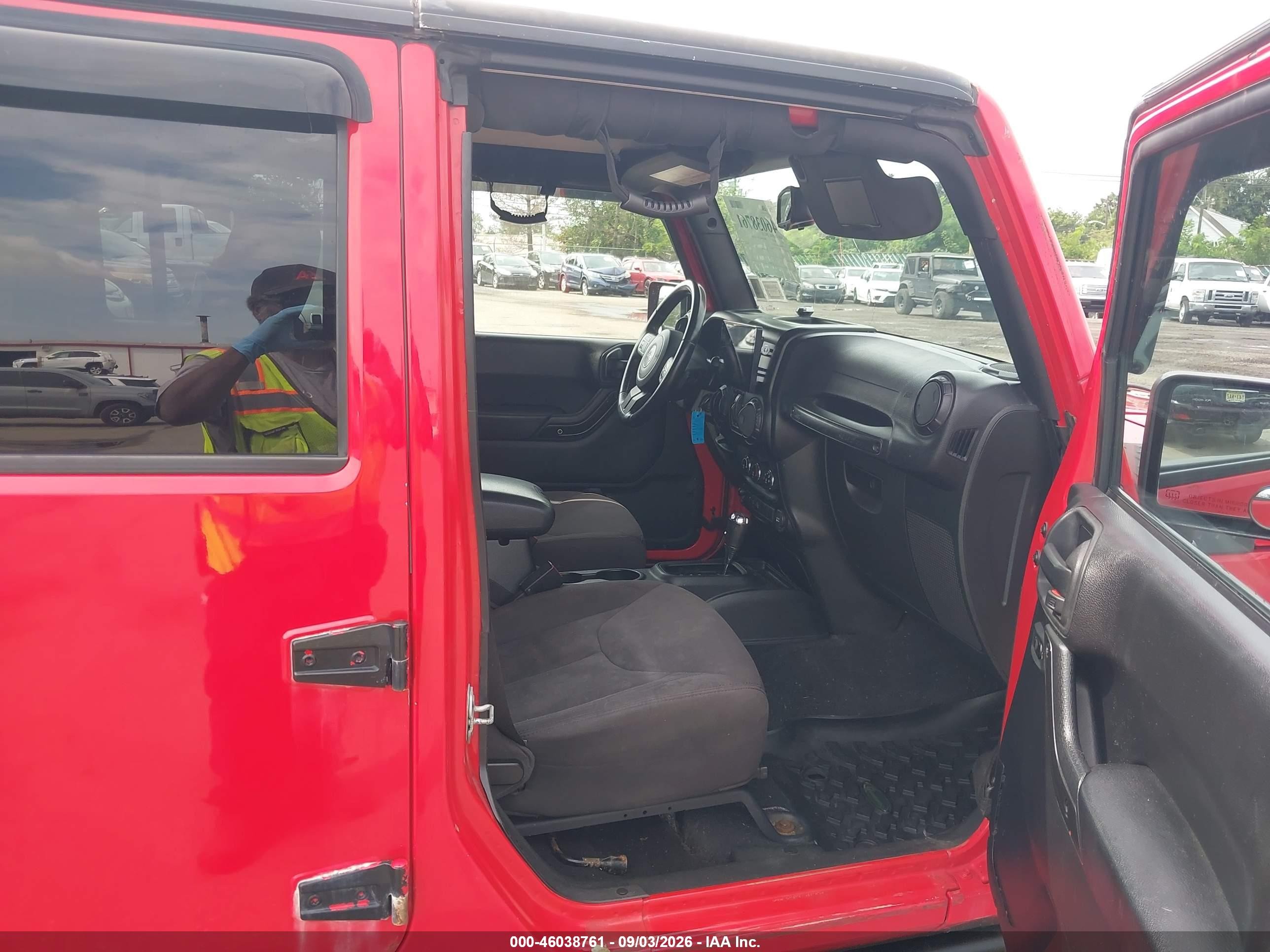 2015 Jeep Wrangler Unlimited Sport Red vin: 1C4BJWDGXFL555318