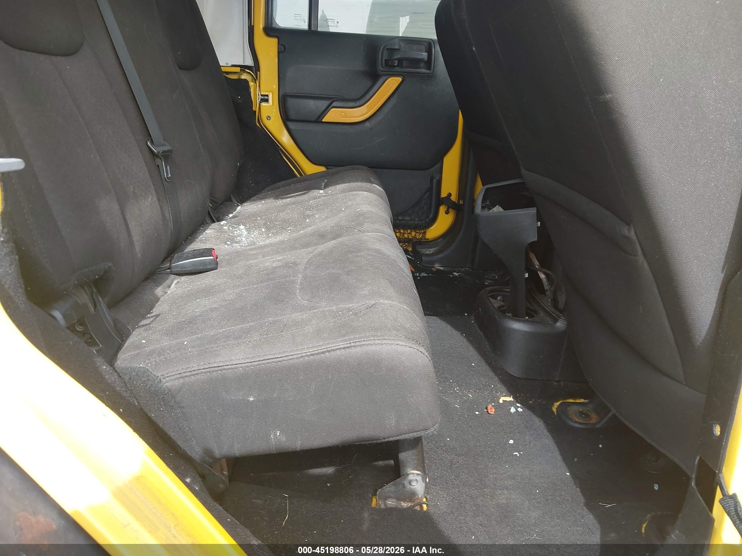 2015 Jeep Wrangler Unlimited Sport Yellow vin: 1C4BJWDGXFL609412