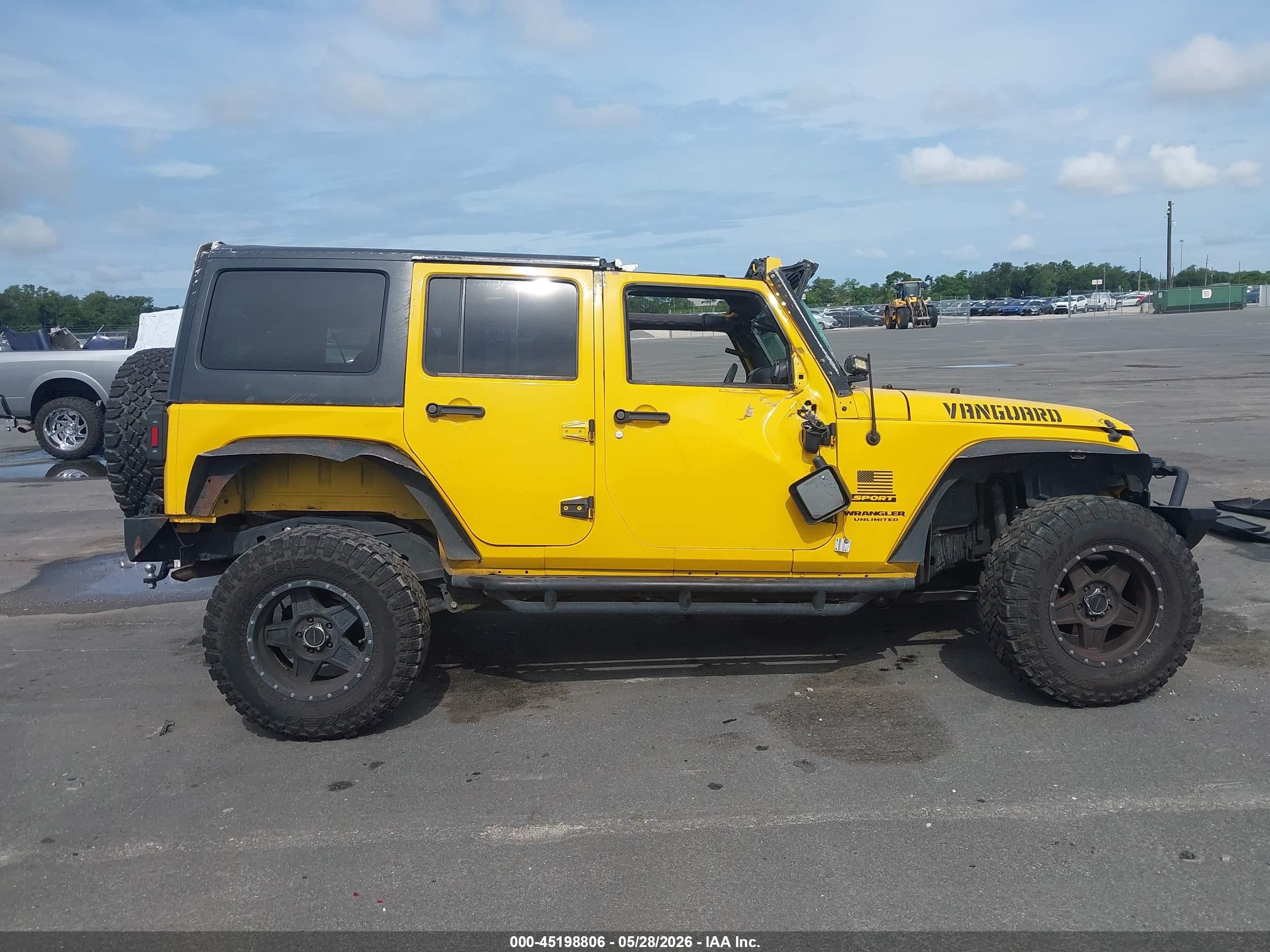 2015 Jeep Wrangler Unlimited Sport Yellow vin: 1C4BJWDGXFL609412