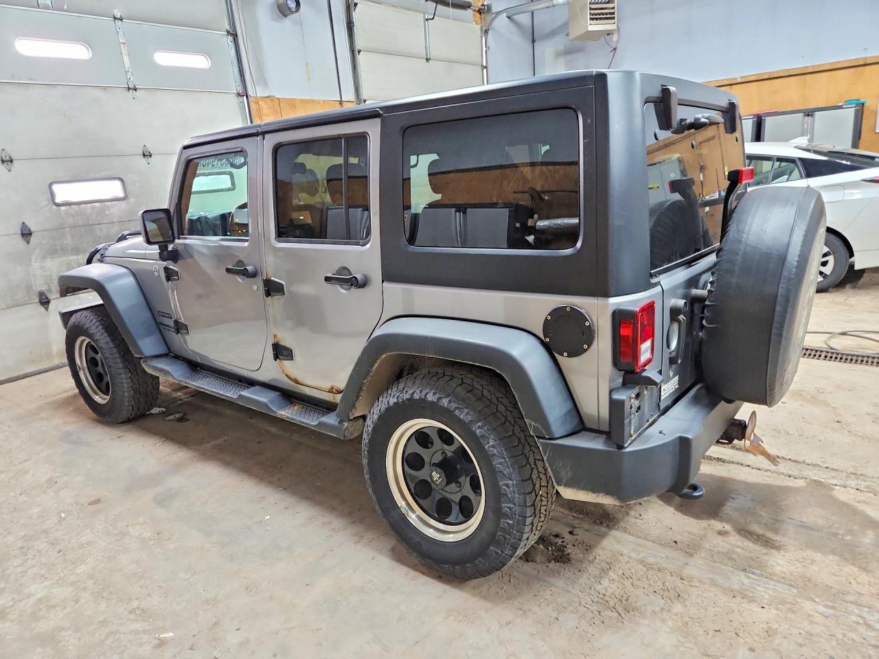 2015 Jeep Wrangler Unlimited Sport Silver vin: 1C4BJWDGXFL660862