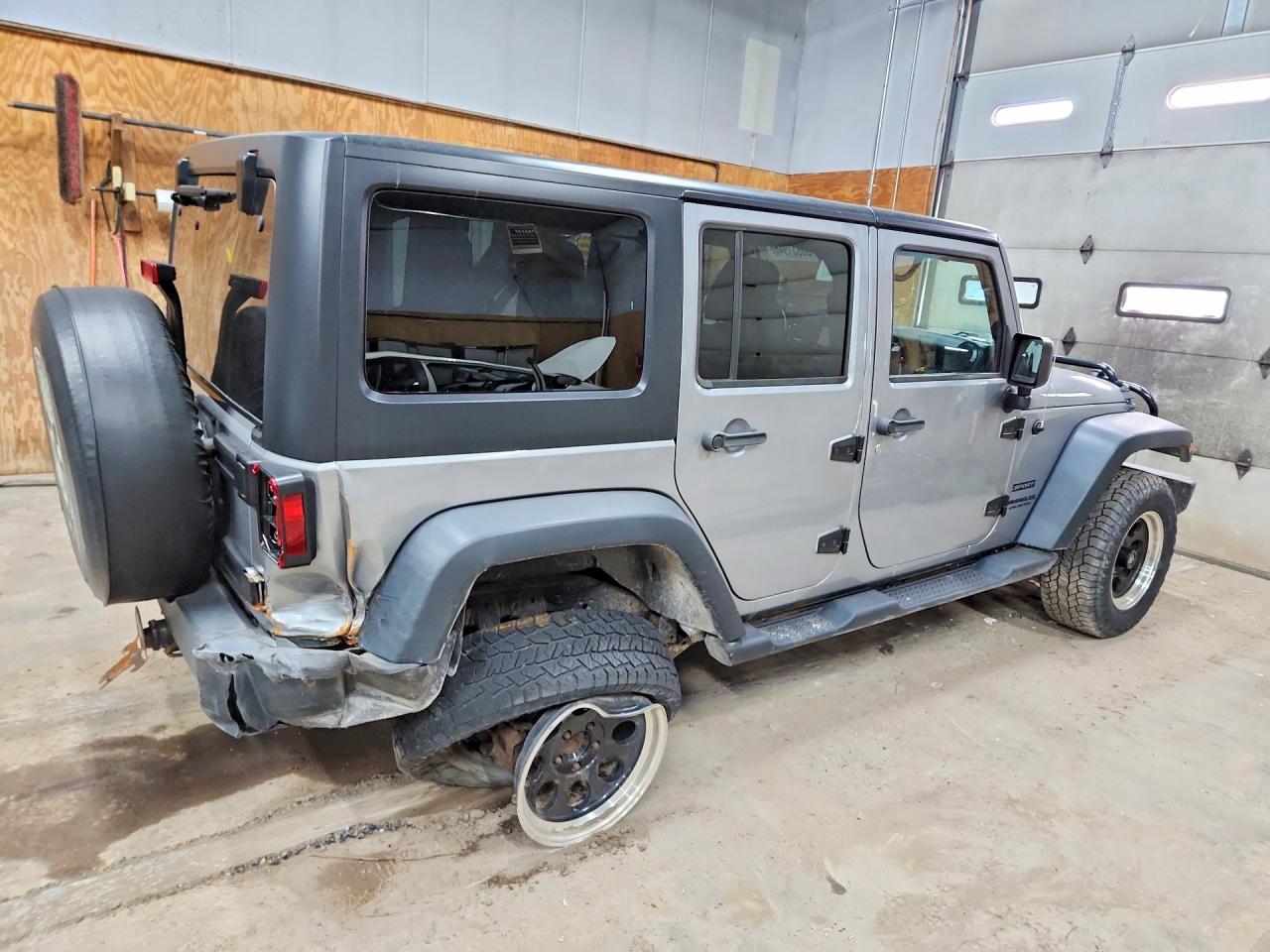 2015 Jeep Wrangler Unlimited Sport Silver vin: 1C4BJWDGXFL660862