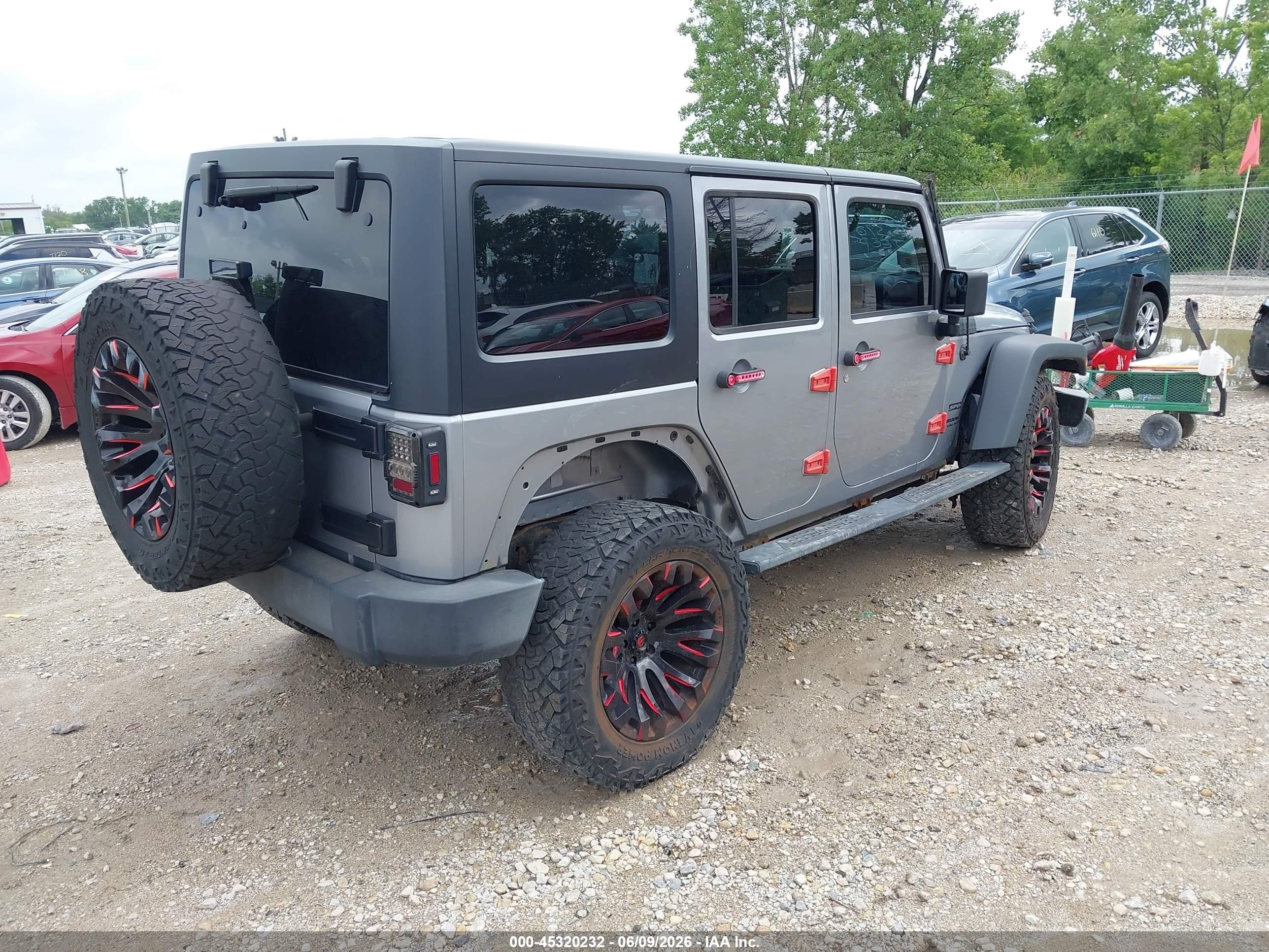 2016 Jeep Wrangler Unlimited Sport Silver vin: 1C4BJWDGXGL217192