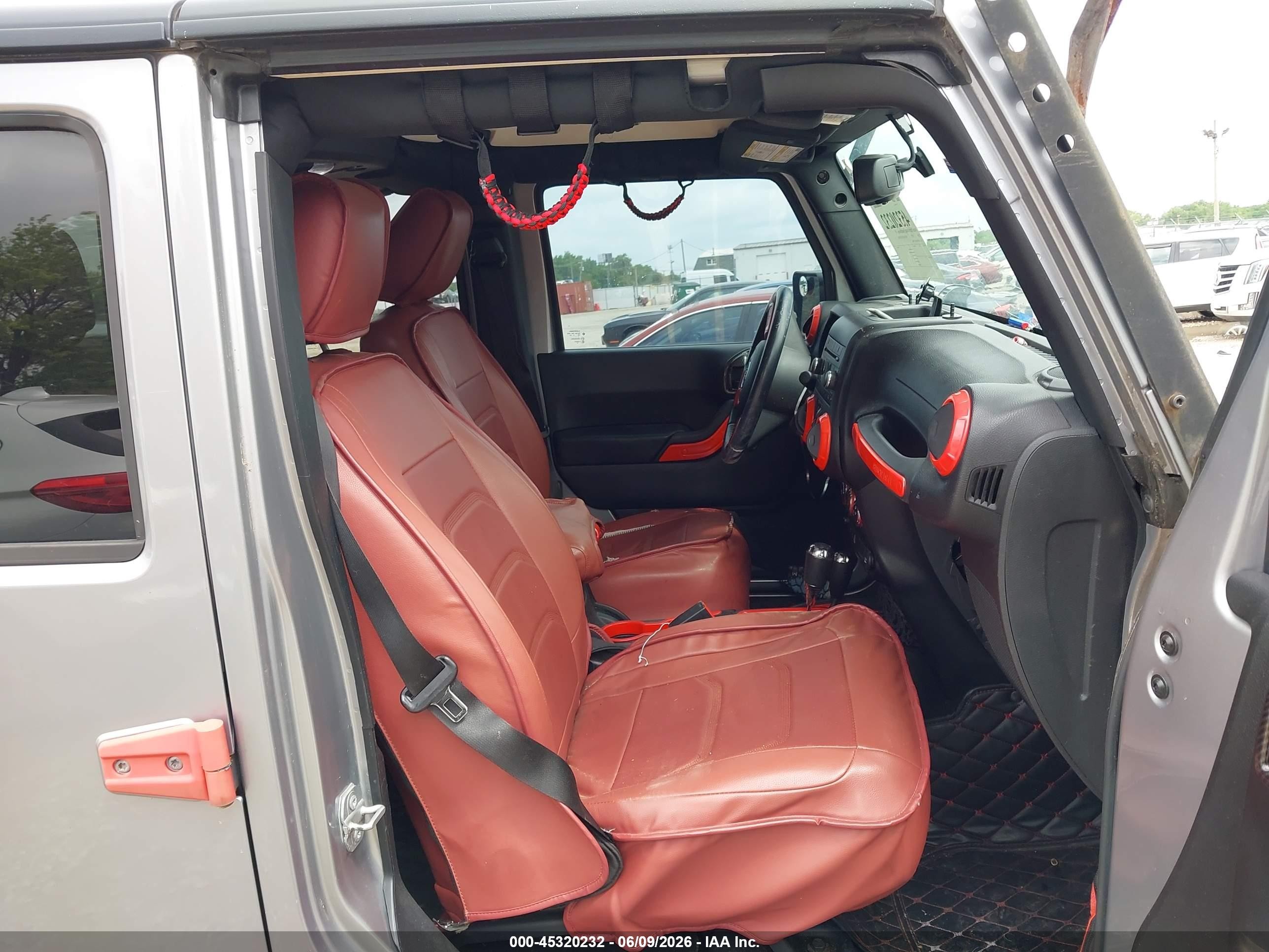 2016 Jeep Wrangler Unlimited Sport Silver vin: 1C4BJWDGXGL217192