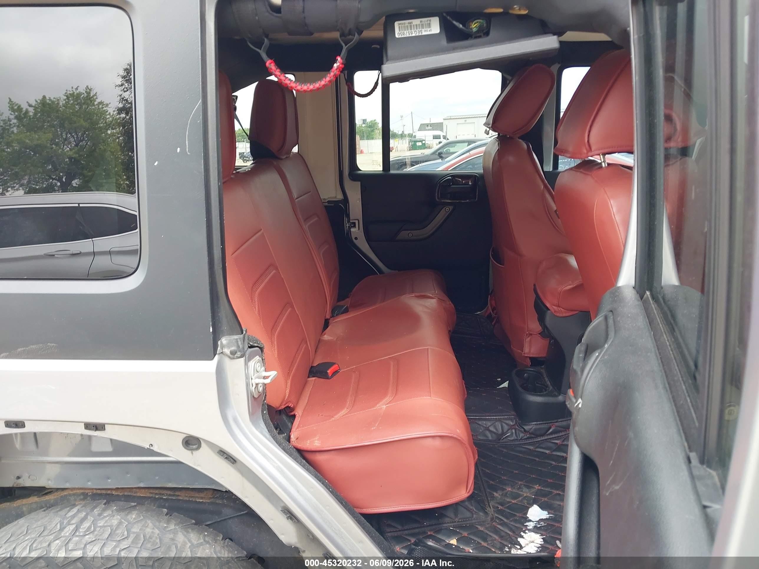 2016 Jeep Wrangler Unlimited Sport Silver vin: 1C4BJWDGXGL217192
