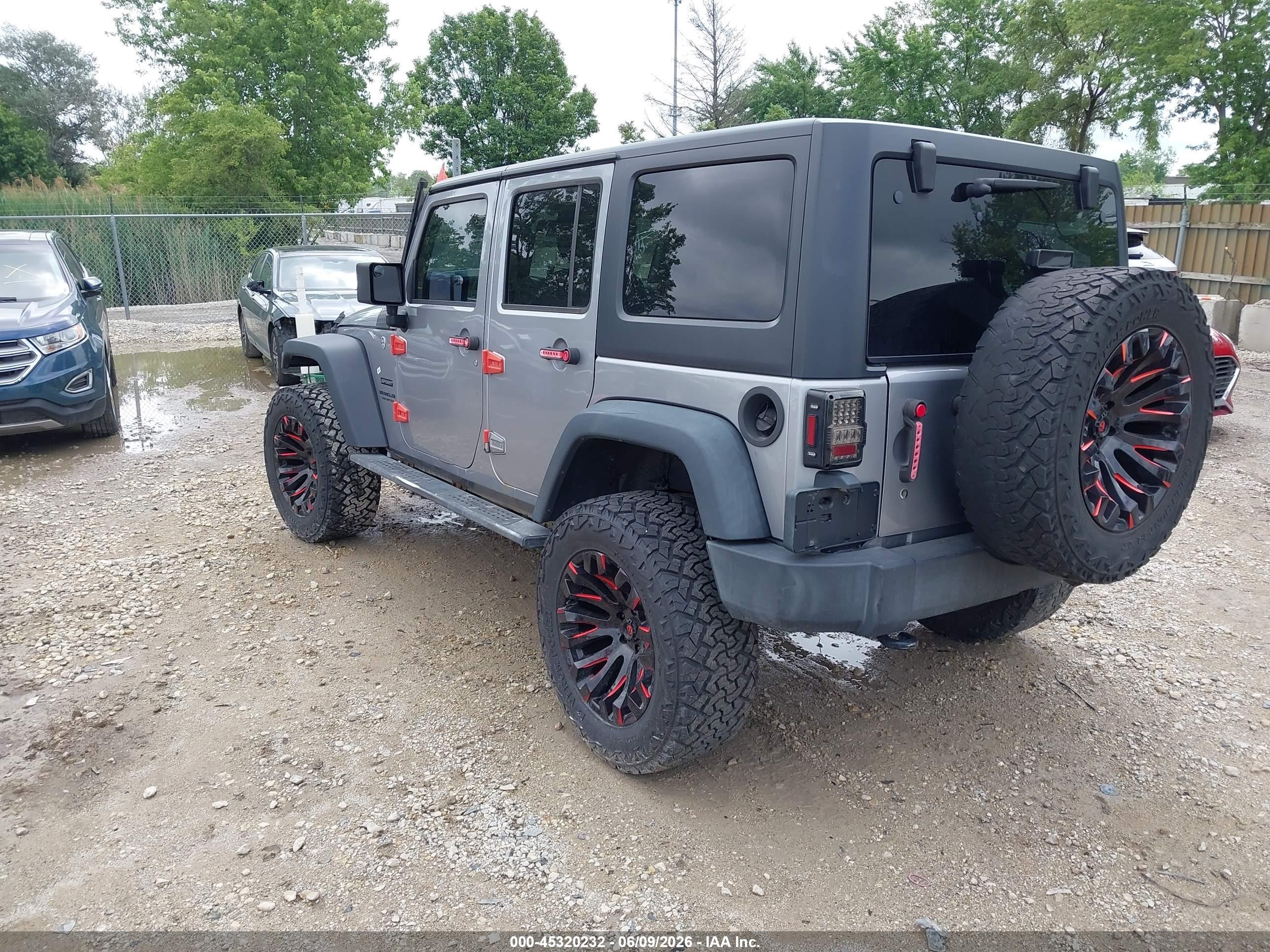 2016 Jeep Wrangler Unlimited Sport Silver vin: 1C4BJWDGXGL217192