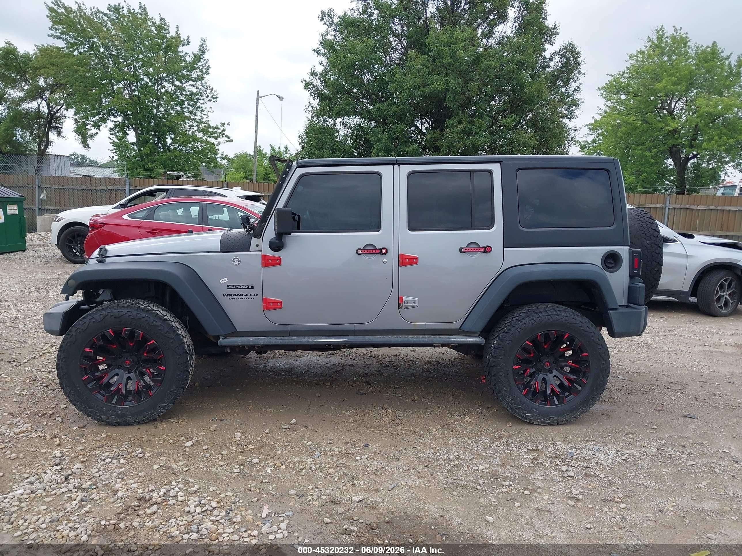 2016 Jeep Wrangler Unlimited Sport Silver vin: 1C4BJWDGXGL217192