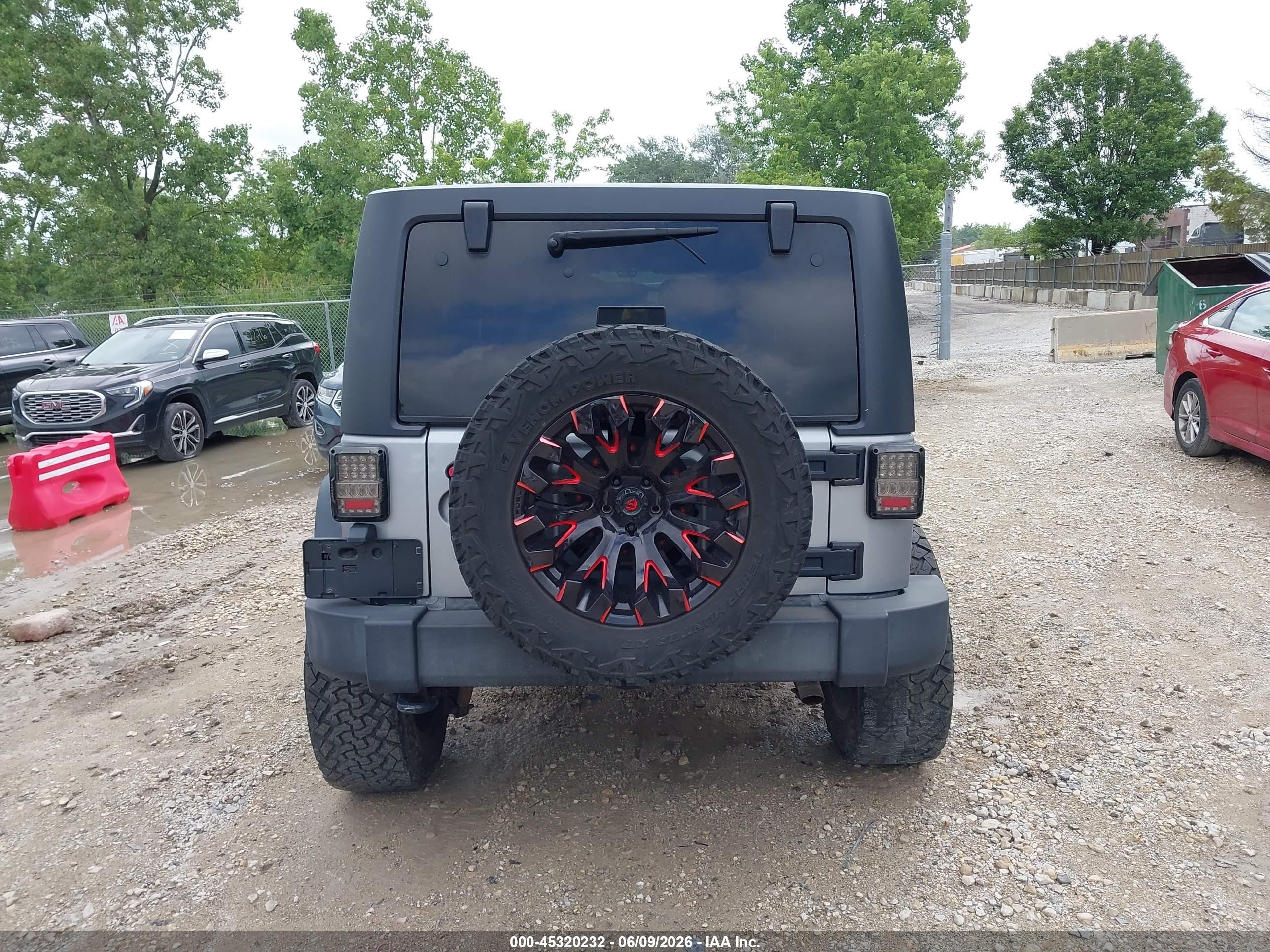 2016 Jeep Wrangler Unlimited Sport Silver vin: 1C4BJWDGXGL217192