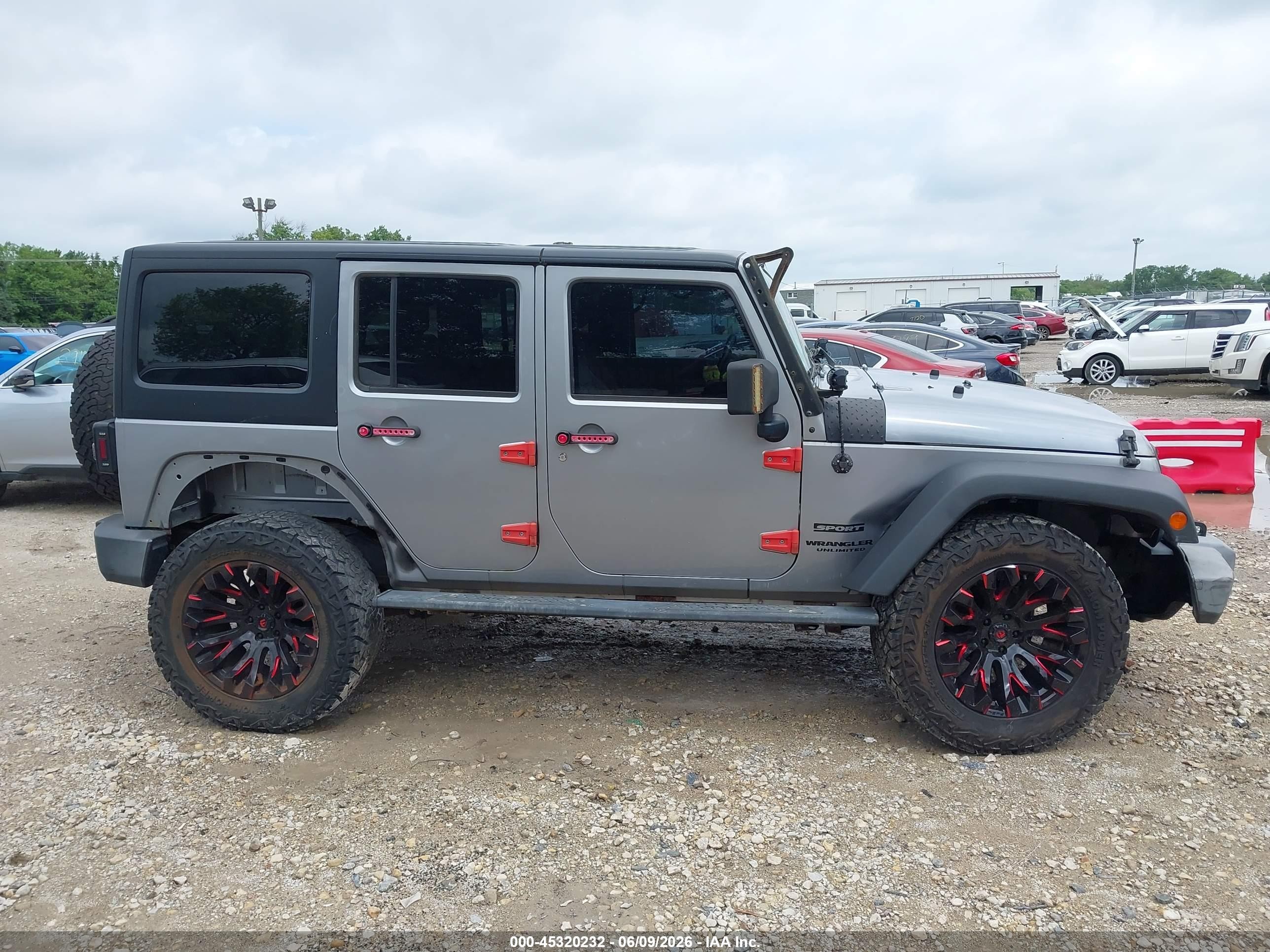 2016 Jeep Wrangler Unlimited Sport Silver vin: 1C4BJWDGXGL217192