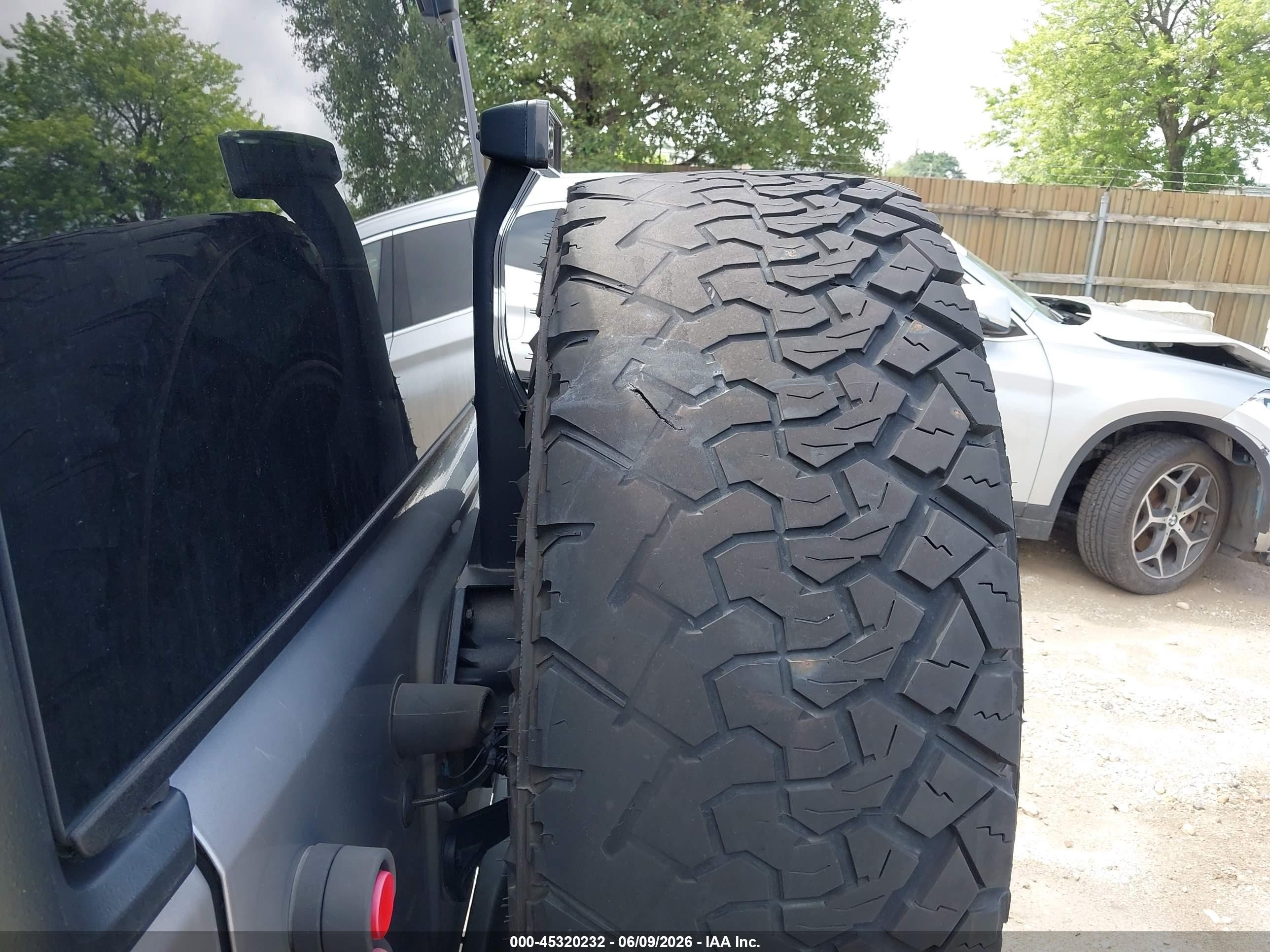 2016 Jeep Wrangler Unlimited Sport Silver vin: 1C4BJWDGXGL217192