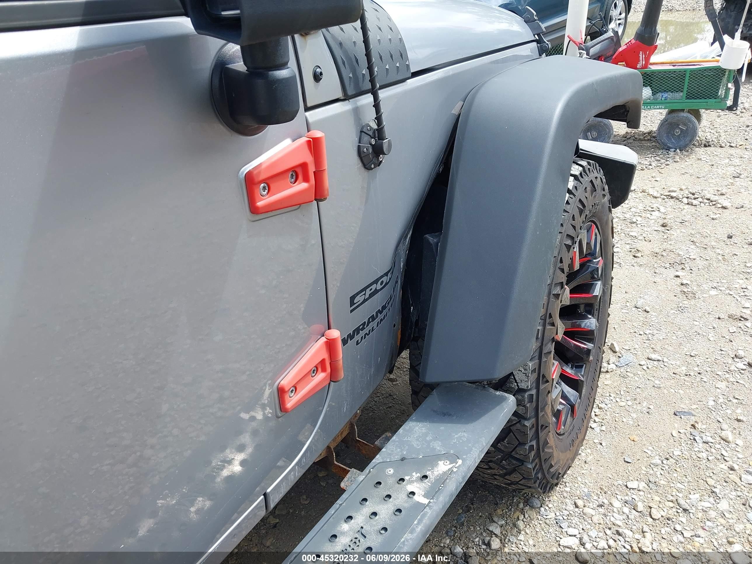 2016 Jeep Wrangler Unlimited Sport Silver vin: 1C4BJWDGXGL217192