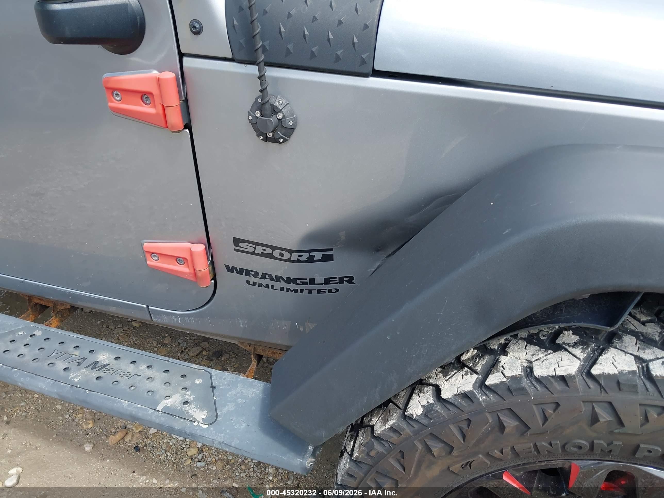 2016 Jeep Wrangler Unlimited Sport Silver vin: 1C4BJWDGXGL217192