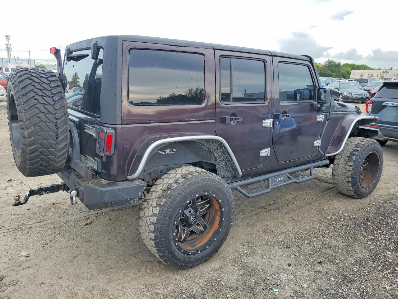 2012 Jeep Wrangler Unlimited Sahara Бордовый vin: 1C4BJWEG0CL243793