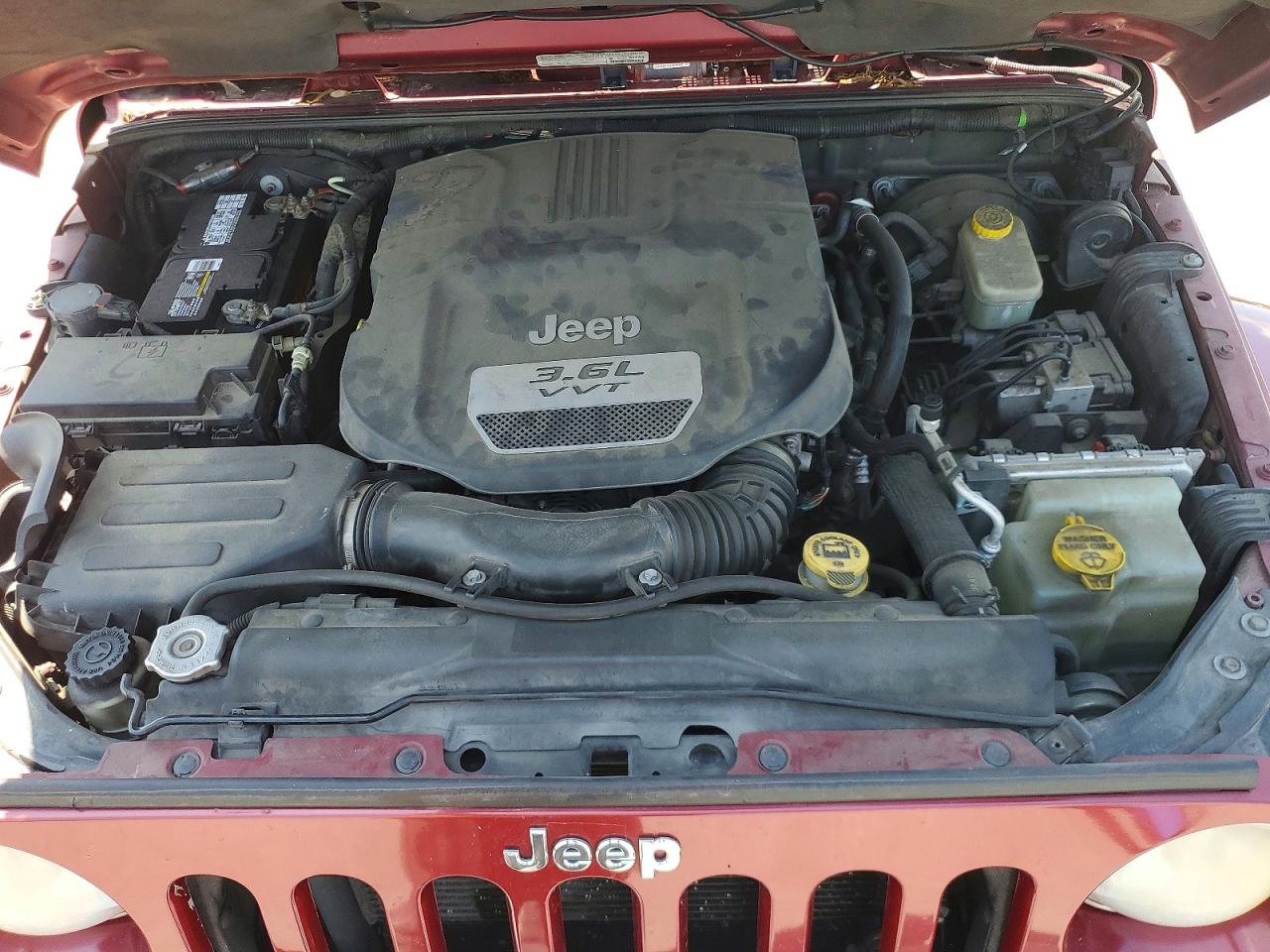 2013 Jeep Wrangler Unlimited Sahara Maroon vin: 1C4BJWEG0DL590073
