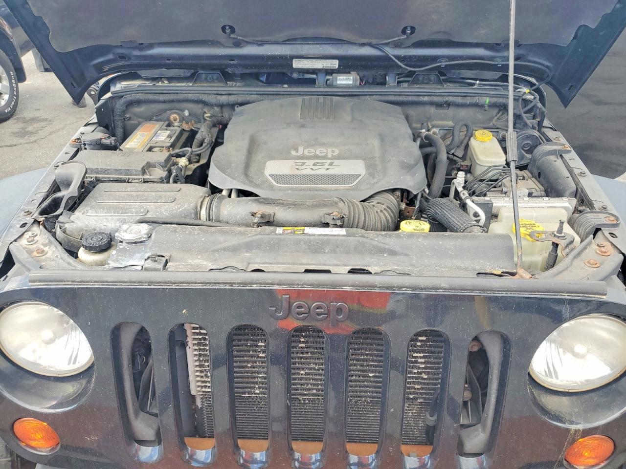 2013 Jeep Wrangler Unlimited Sahara Black vin: 1C4BJWEG0DL601136