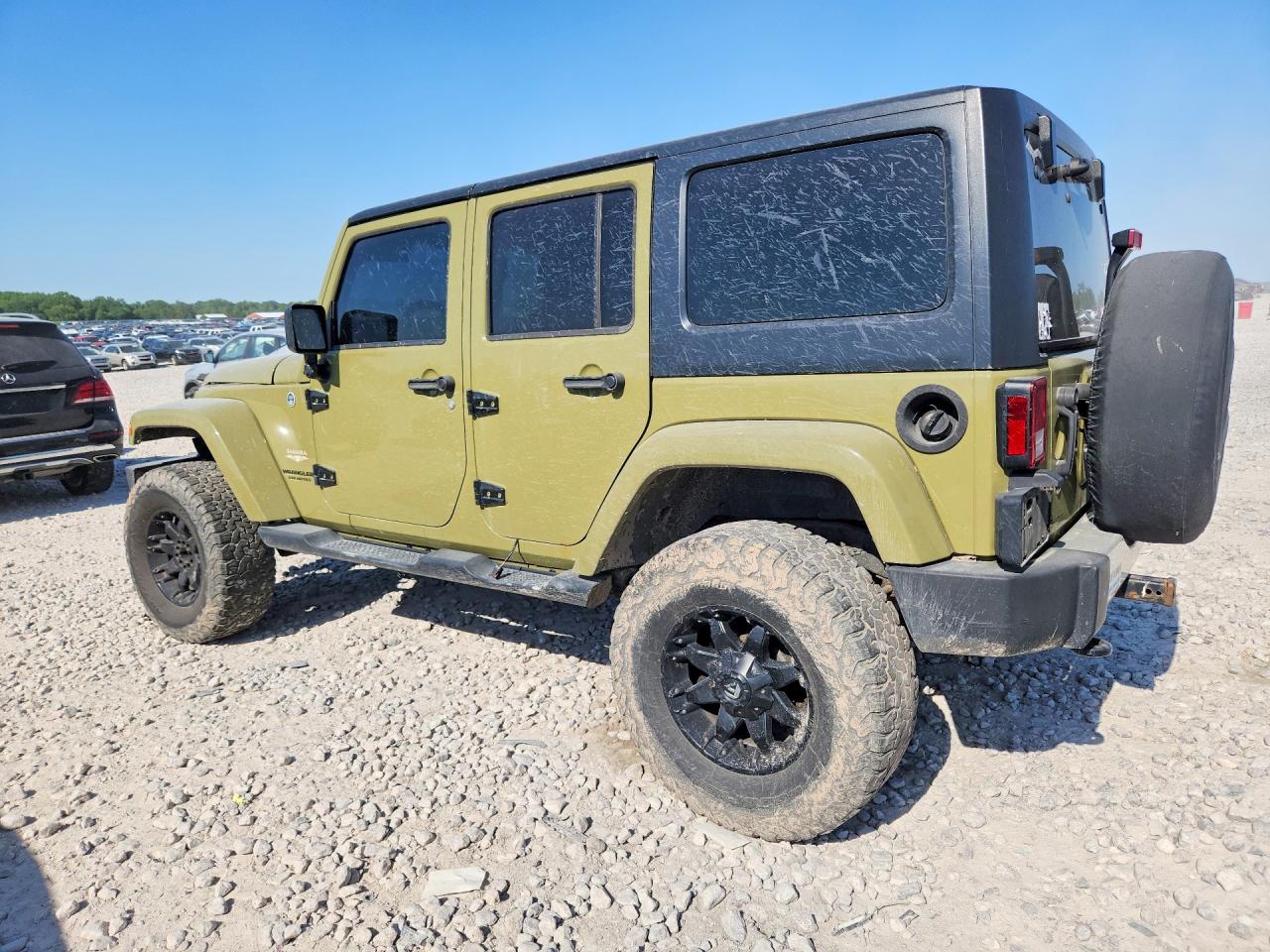 2013 Jeep Wrangler Unlimited Sahara Green vin: 1C4BJWEG0DL665631