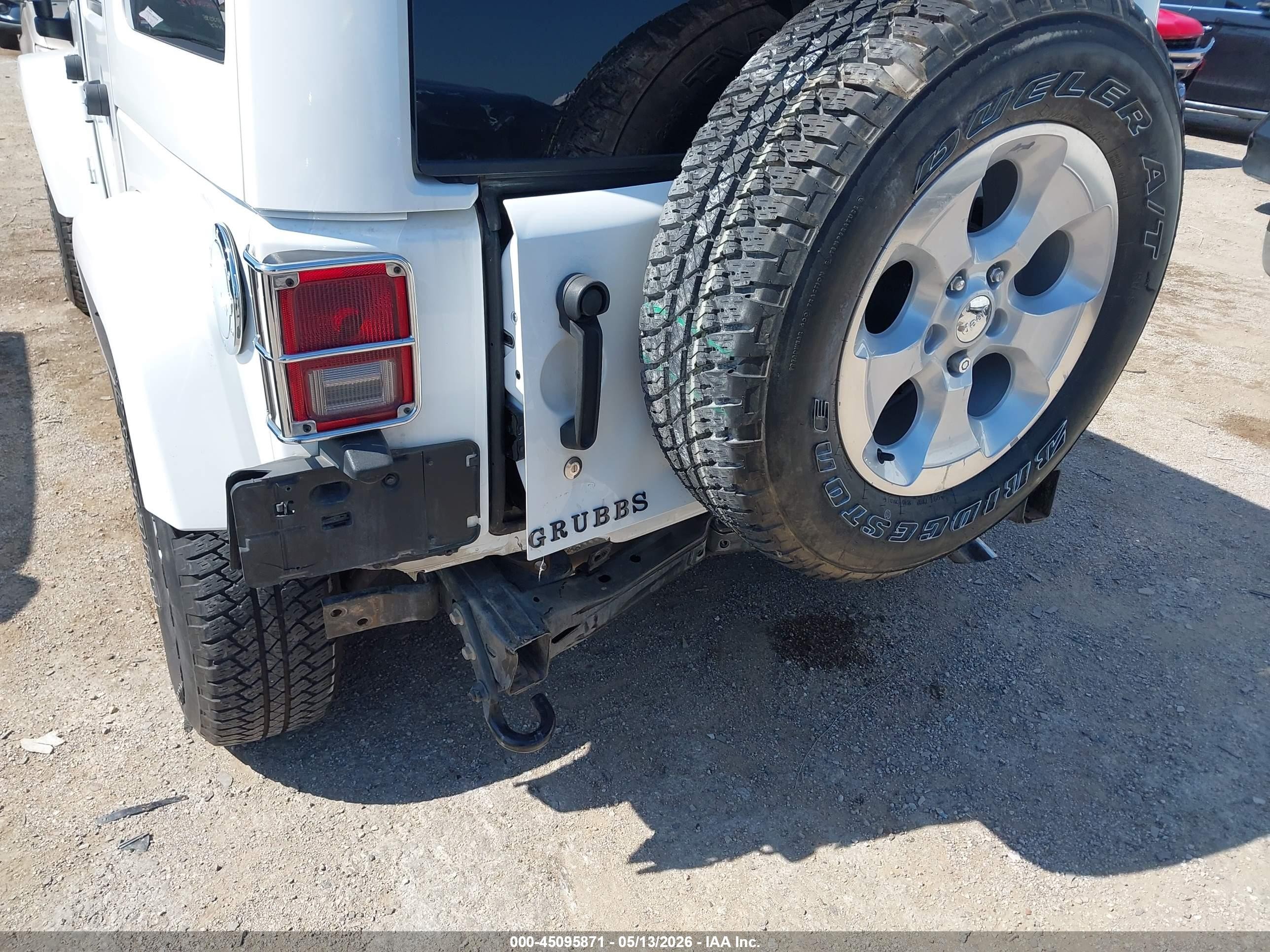 2014 Jeep Wrangler Unlimited Sahara White vin: 1C4BJWEG0EL164790