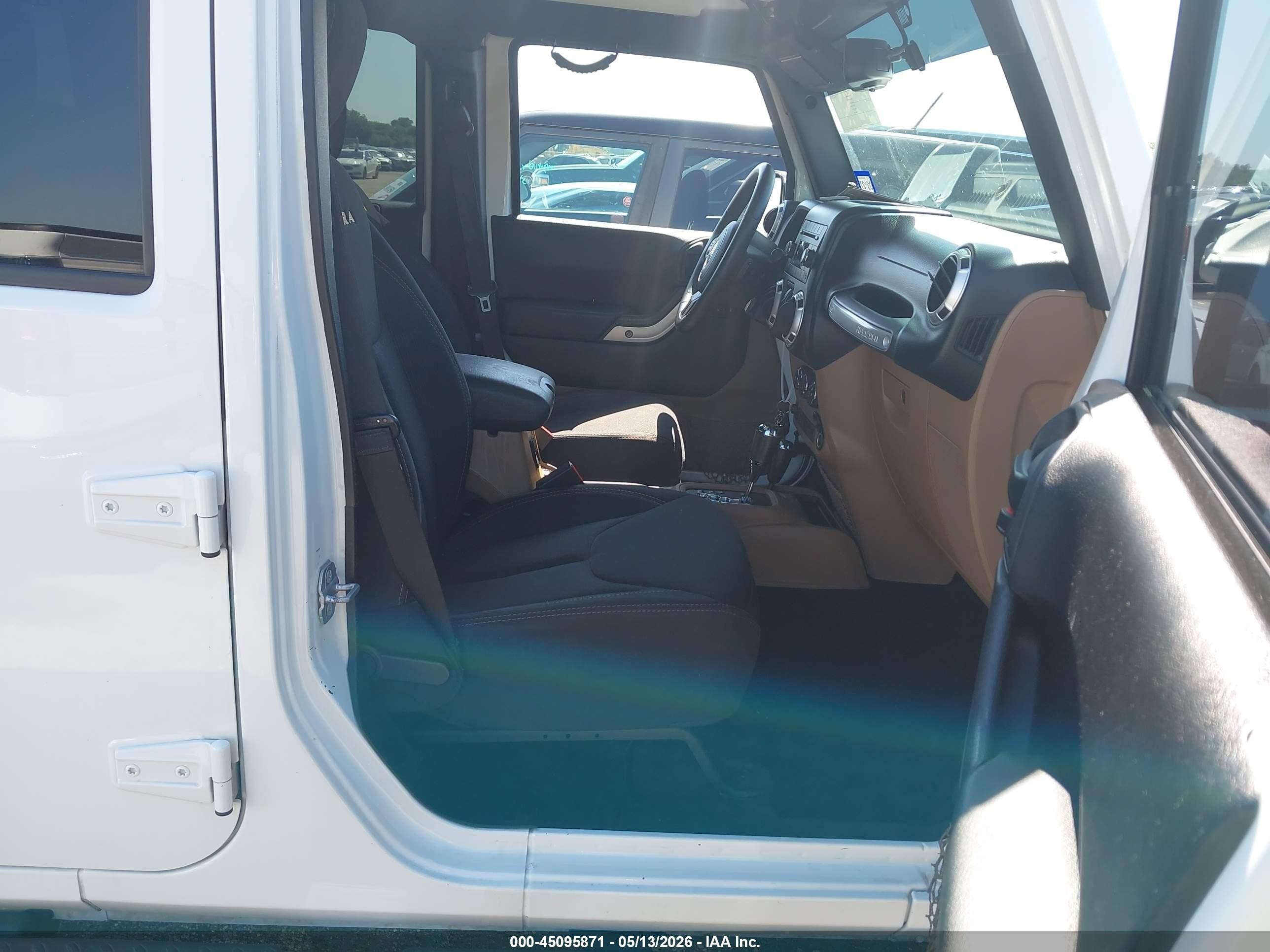 2014 Jeep Wrangler Unlimited Sahara White vin: 1C4BJWEG0EL164790
