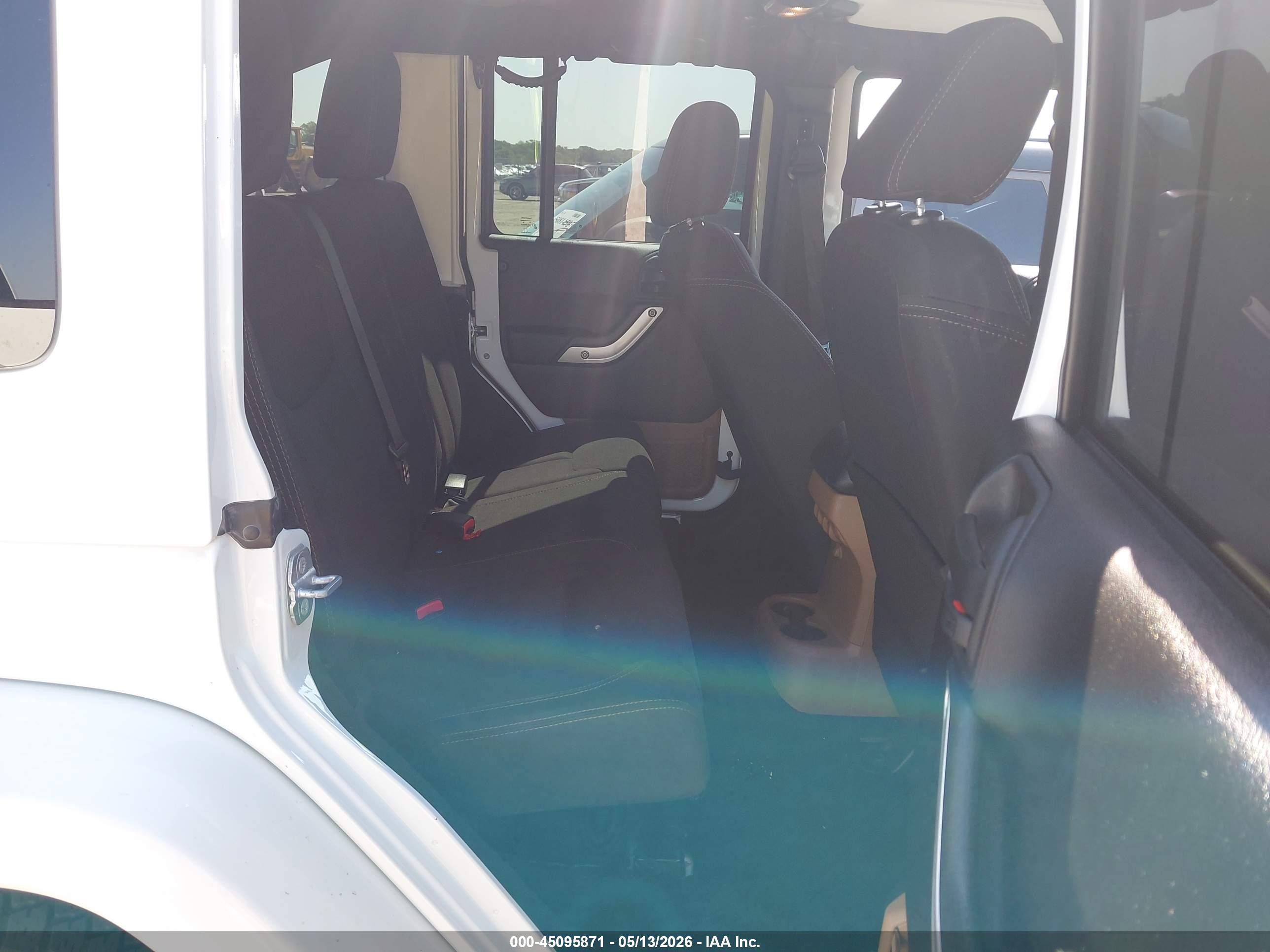 2014 Jeep Wrangler Unlimited Sahara White vin: 1C4BJWEG0EL164790