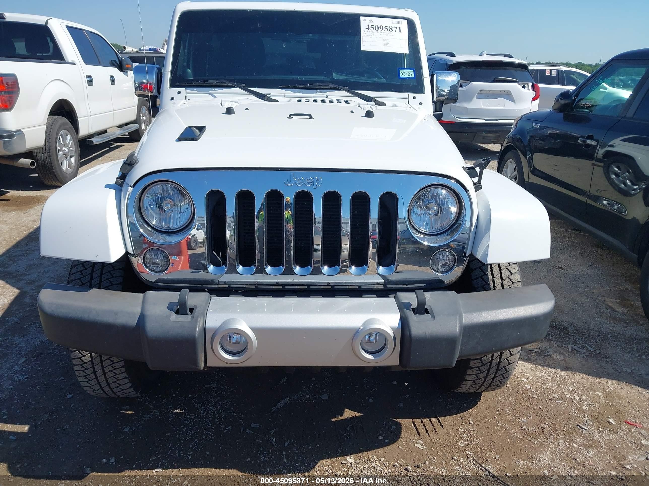 2014 Jeep Wrangler Unlimited Sahara White vin: 1C4BJWEG0EL164790