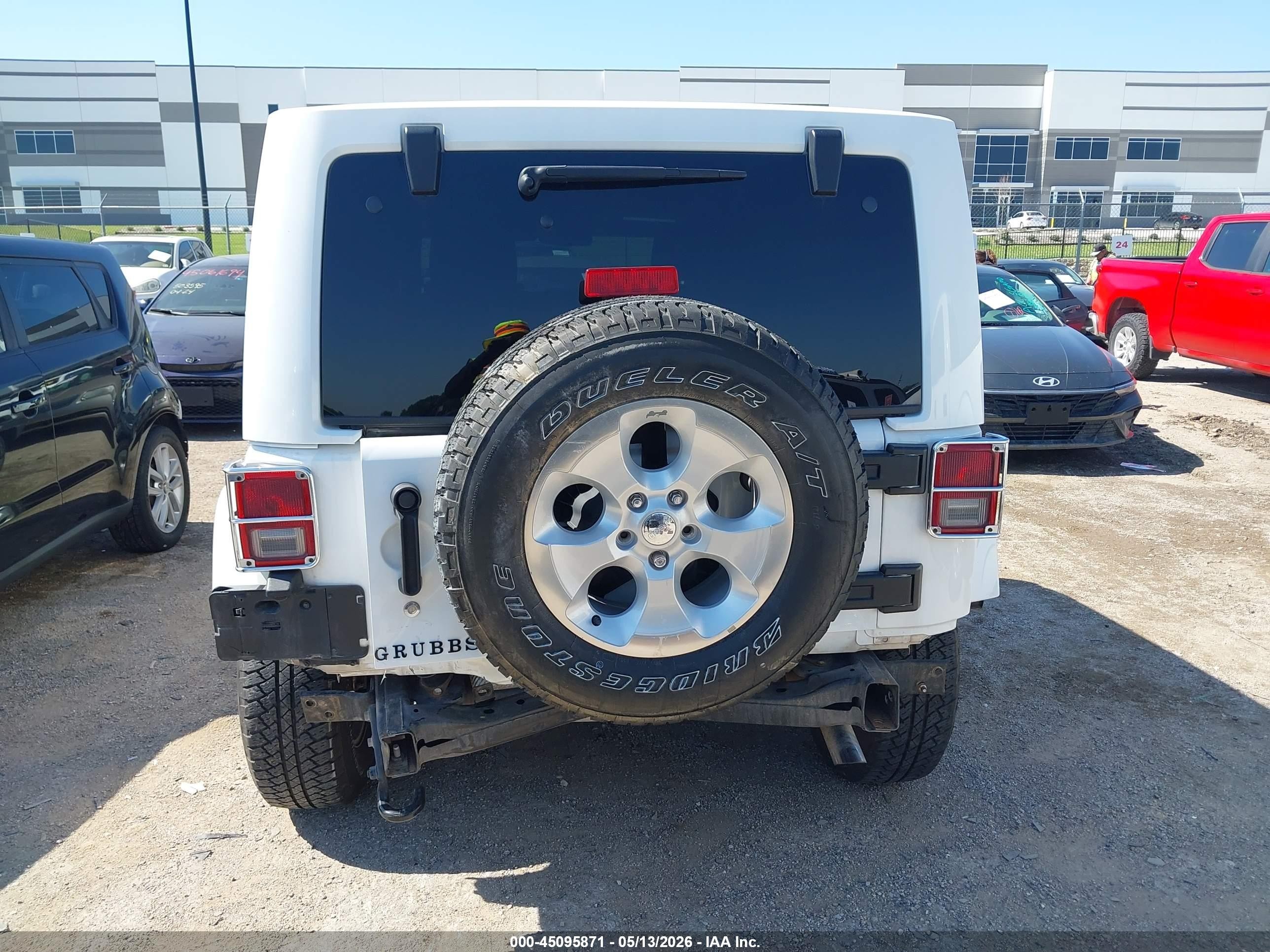 2014 Jeep Wrangler Unlimited Sahara White vin: 1C4BJWEG0EL164790