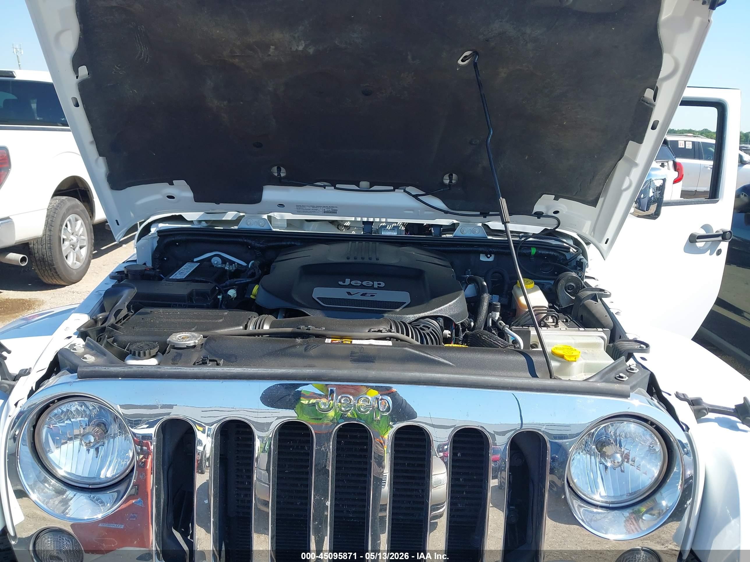 2014 Jeep Wrangler Unlimited Sahara White vin: 1C4BJWEG0EL164790