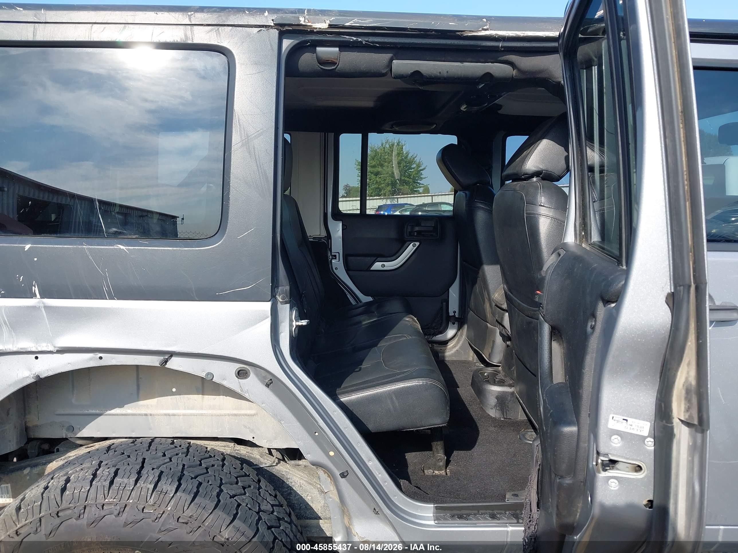 2014 Jeep Wrangler Unlimited Sahara Silver vin: 1C4BJWEG0EL173425
