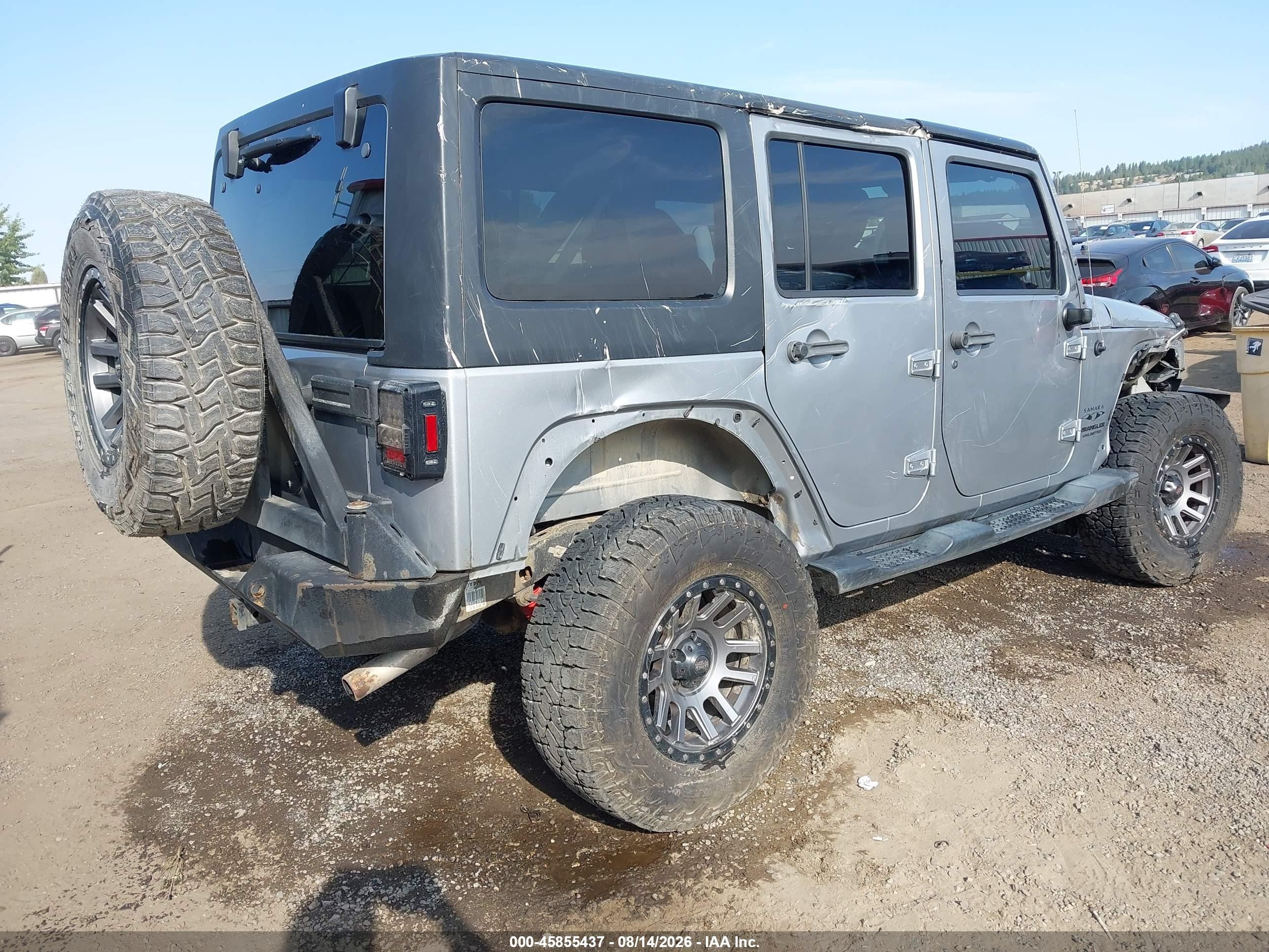 2014 Jeep Wrangler Unlimited Sahara Silver vin: 1C4BJWEG0EL173425