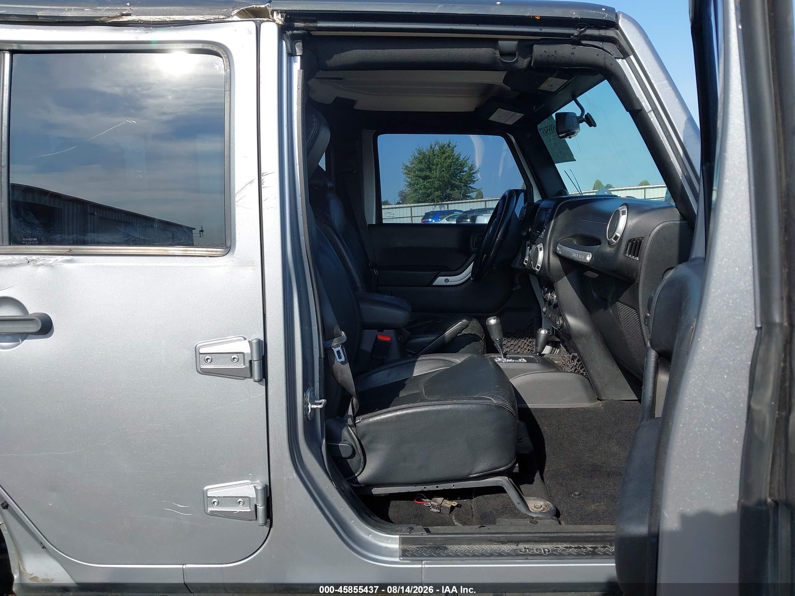 2014 Jeep Wrangler Unlimited Sahara Silver vin: 1C4BJWEG0EL173425