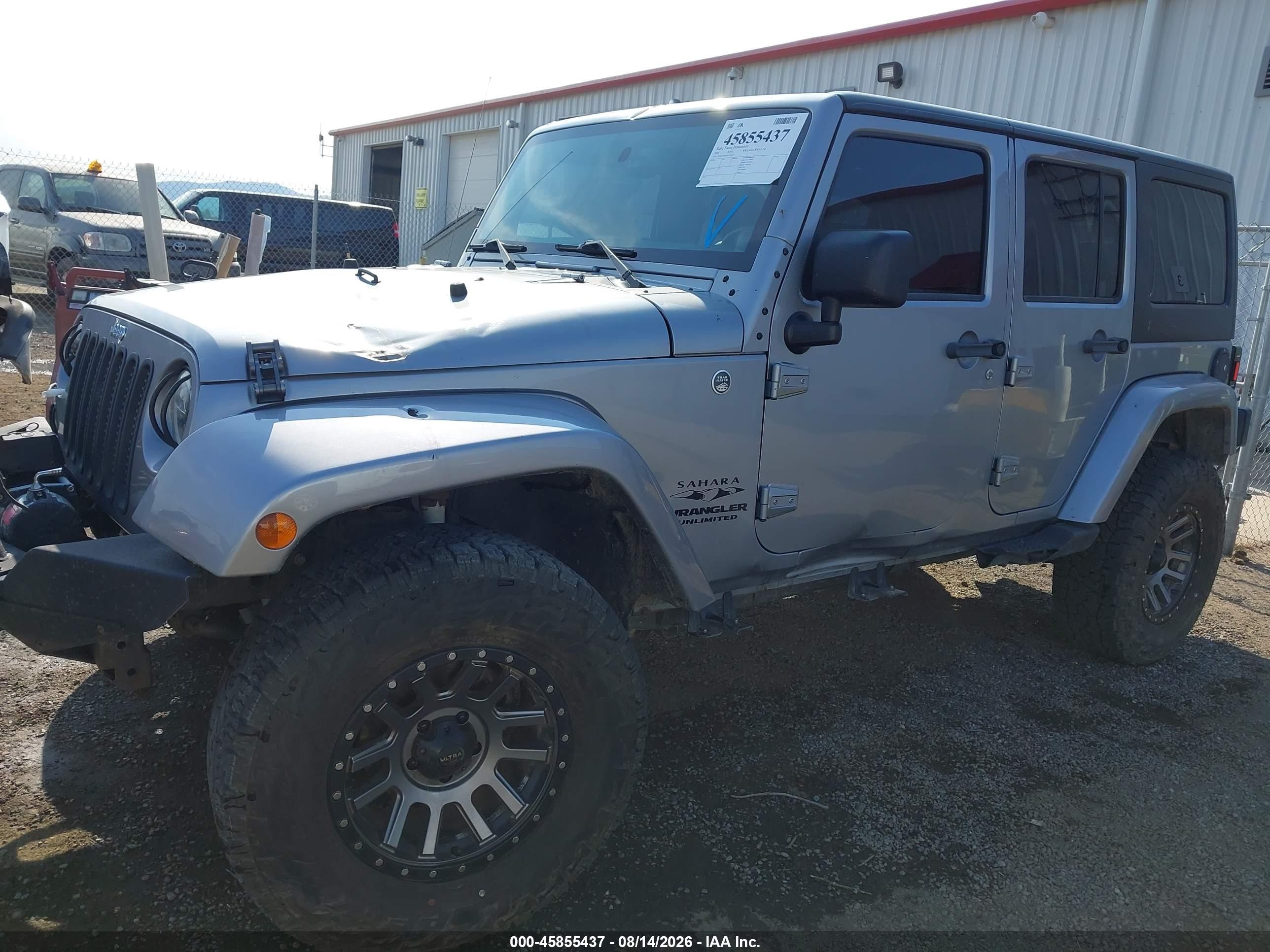 2014 Jeep Wrangler Unlimited Sahara Silver vin: 1C4BJWEG0EL173425