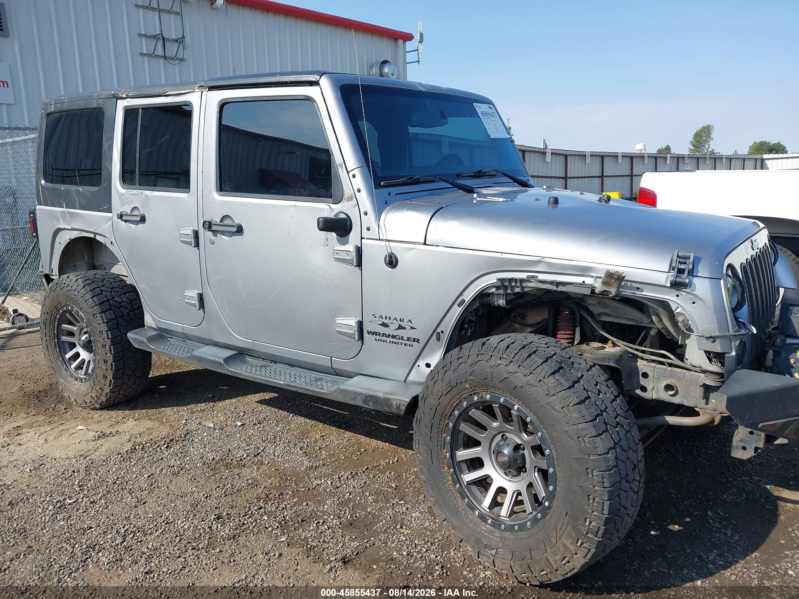 2014 Jeep Wrangler Unlimited Sahara Silver vin: 1C4BJWEG0EL173425