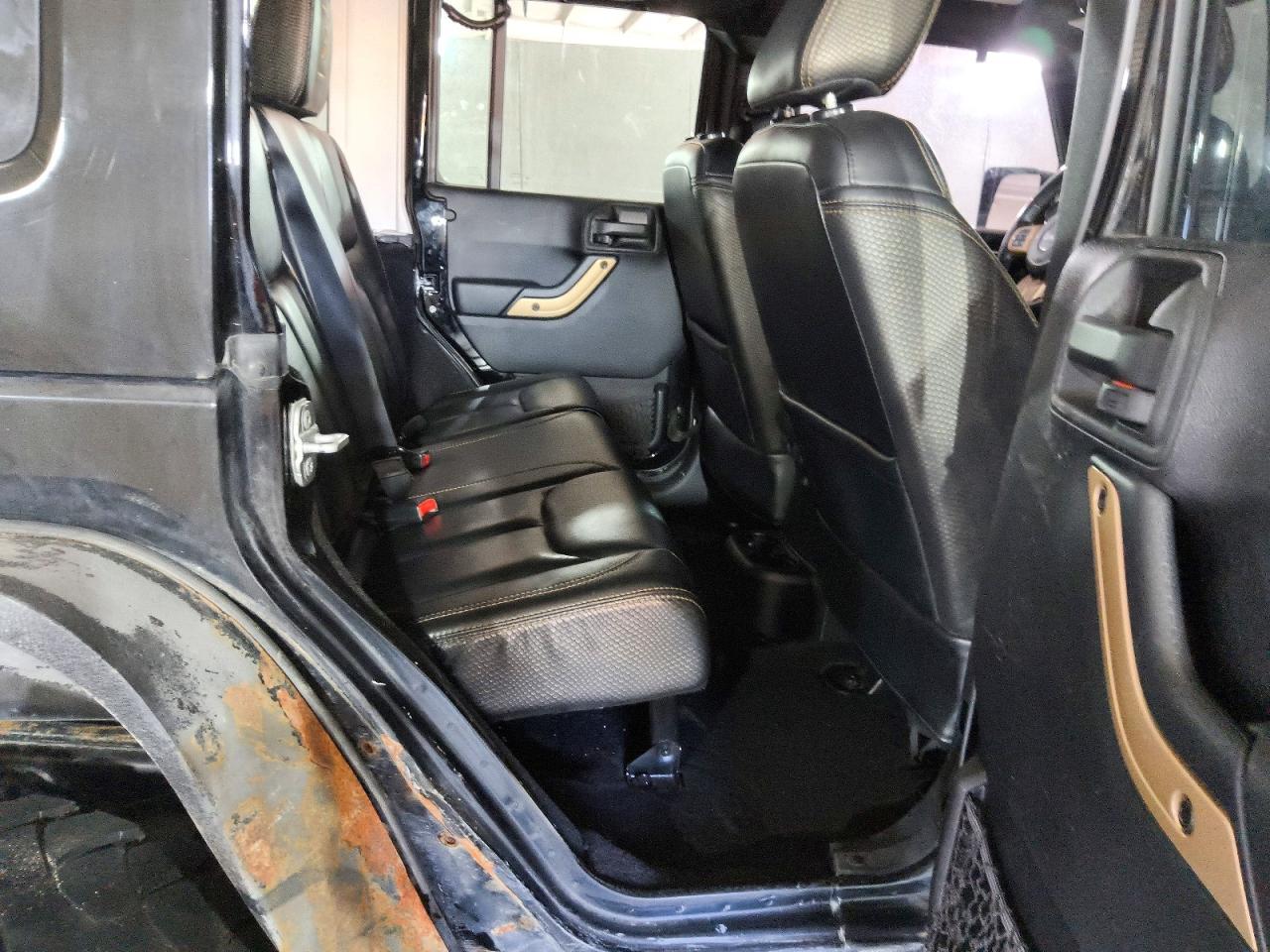 2014 Jeep Wrangler Unlimited Sahara Black vin: 1C4BJWEG0EL190211