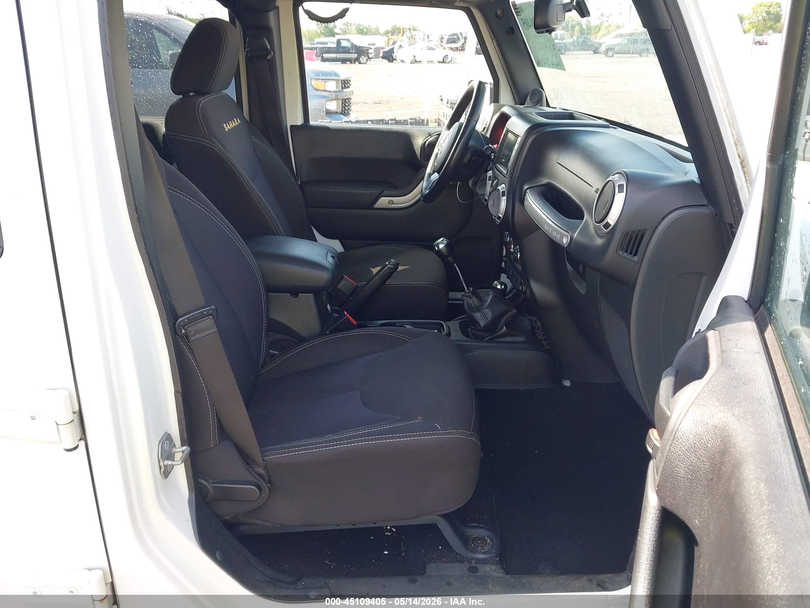 2014 Jeep Wrangler Unlimited Sahara White vin: 1C4BJWEG0EL228665
