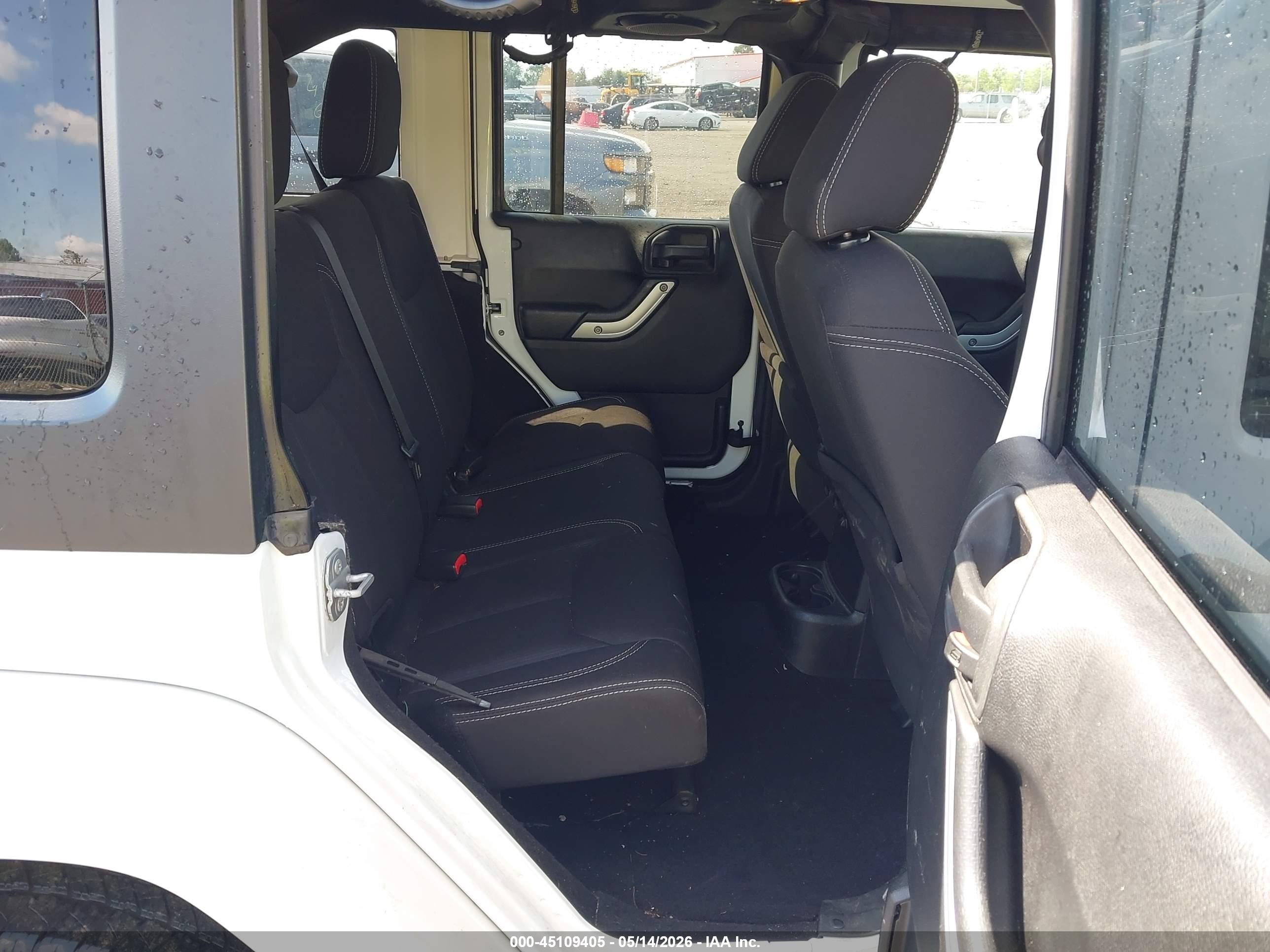 2014 Jeep Wrangler Unlimited Sahara White vin: 1C4BJWEG0EL228665