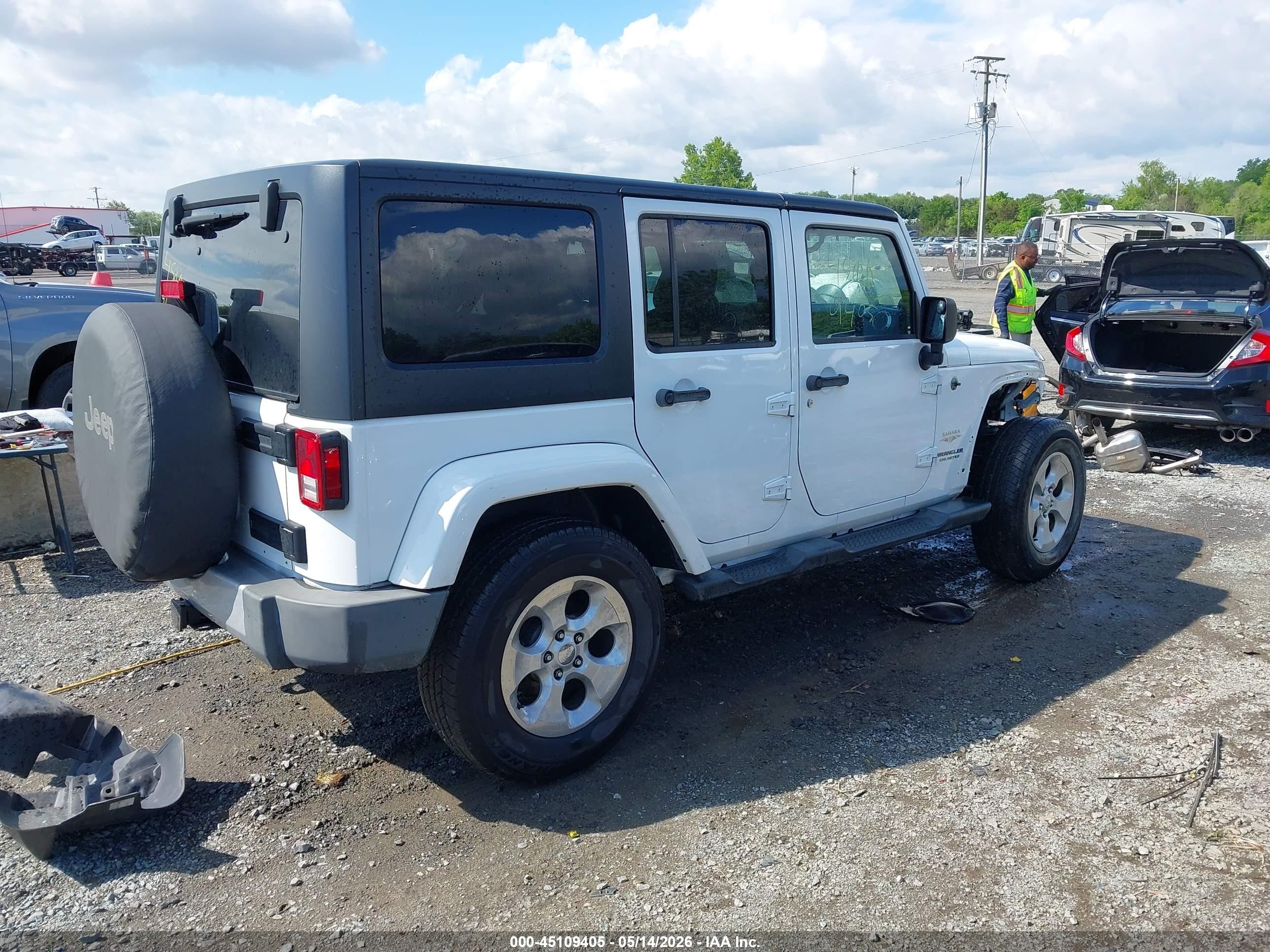 2014 Jeep Wrangler Unlimited Sahara White vin: 1C4BJWEG0EL228665