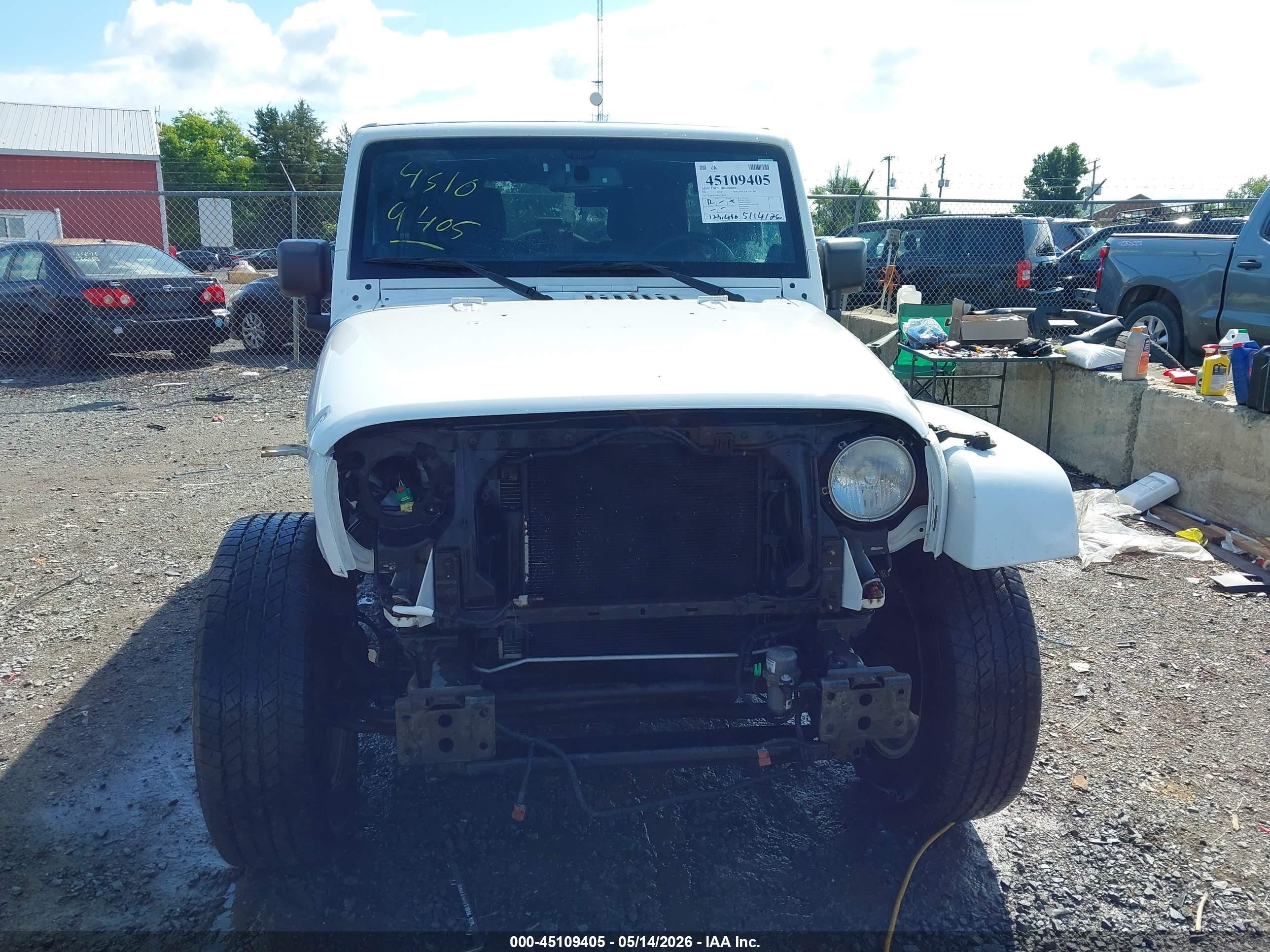 2014 Jeep Wrangler Unlimited Sahara White vin: 1C4BJWEG0EL228665