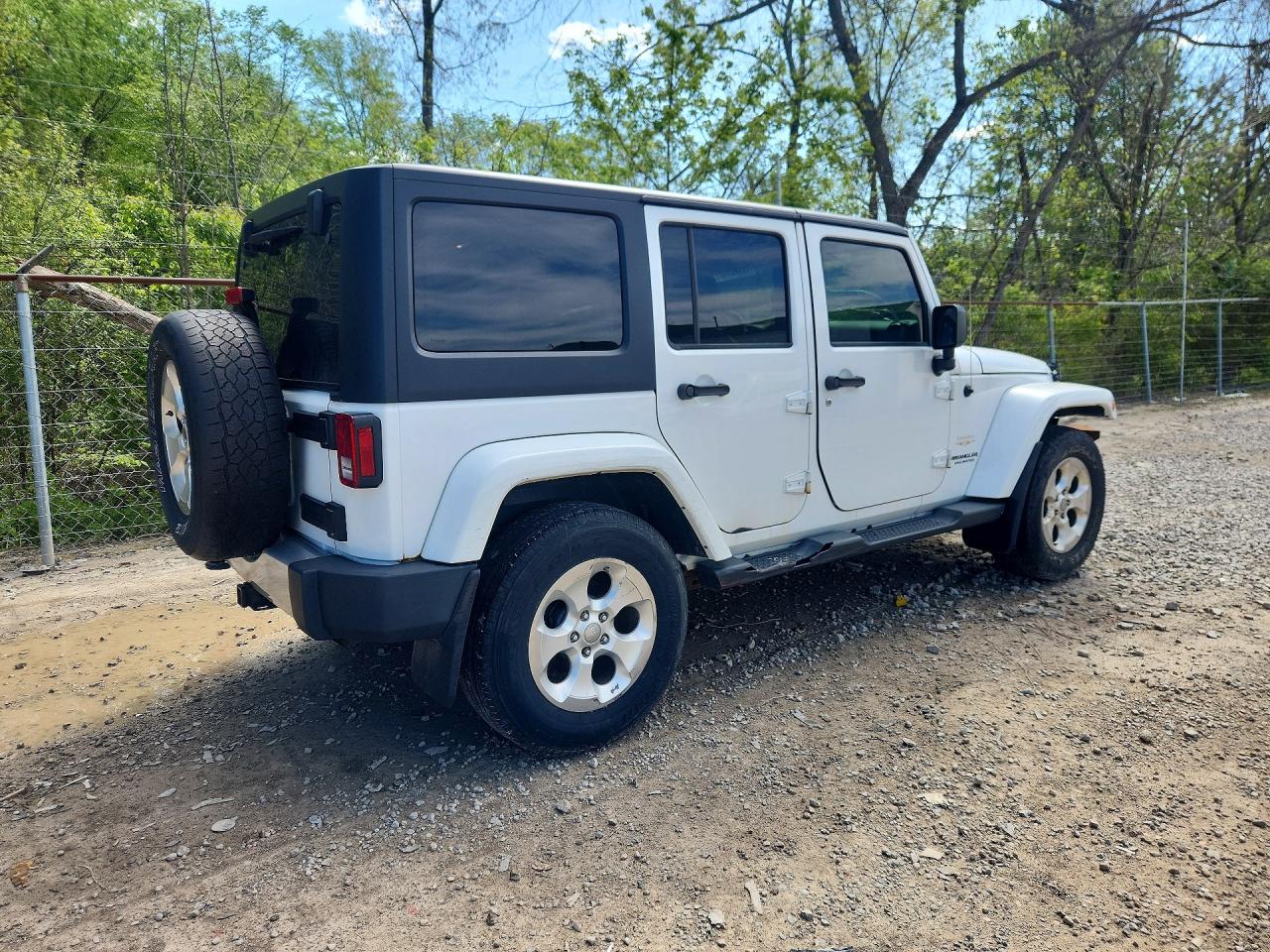 2015 Jeep Wrangler Unlimited Sahara White vin: 1C4BJWEG0FL516400