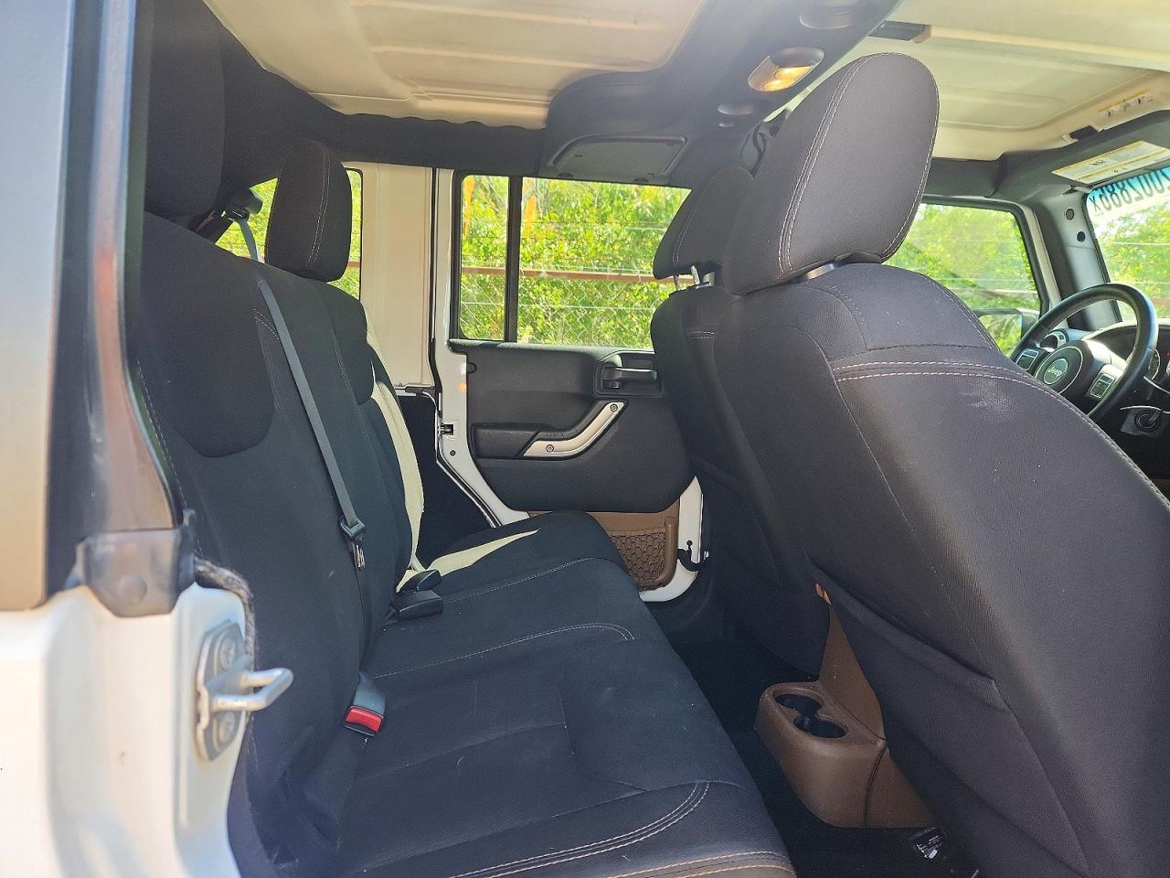 2015 Jeep Wrangler Unlimited Sahara White vin: 1C4BJWEG0FL516400