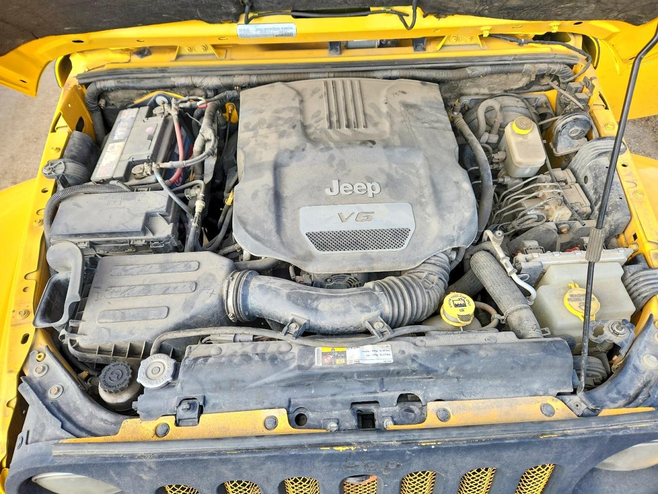 2015 Jeep Wrangler Unlimited Sahara Желтый vin: 1C4BJWEG0FL552166