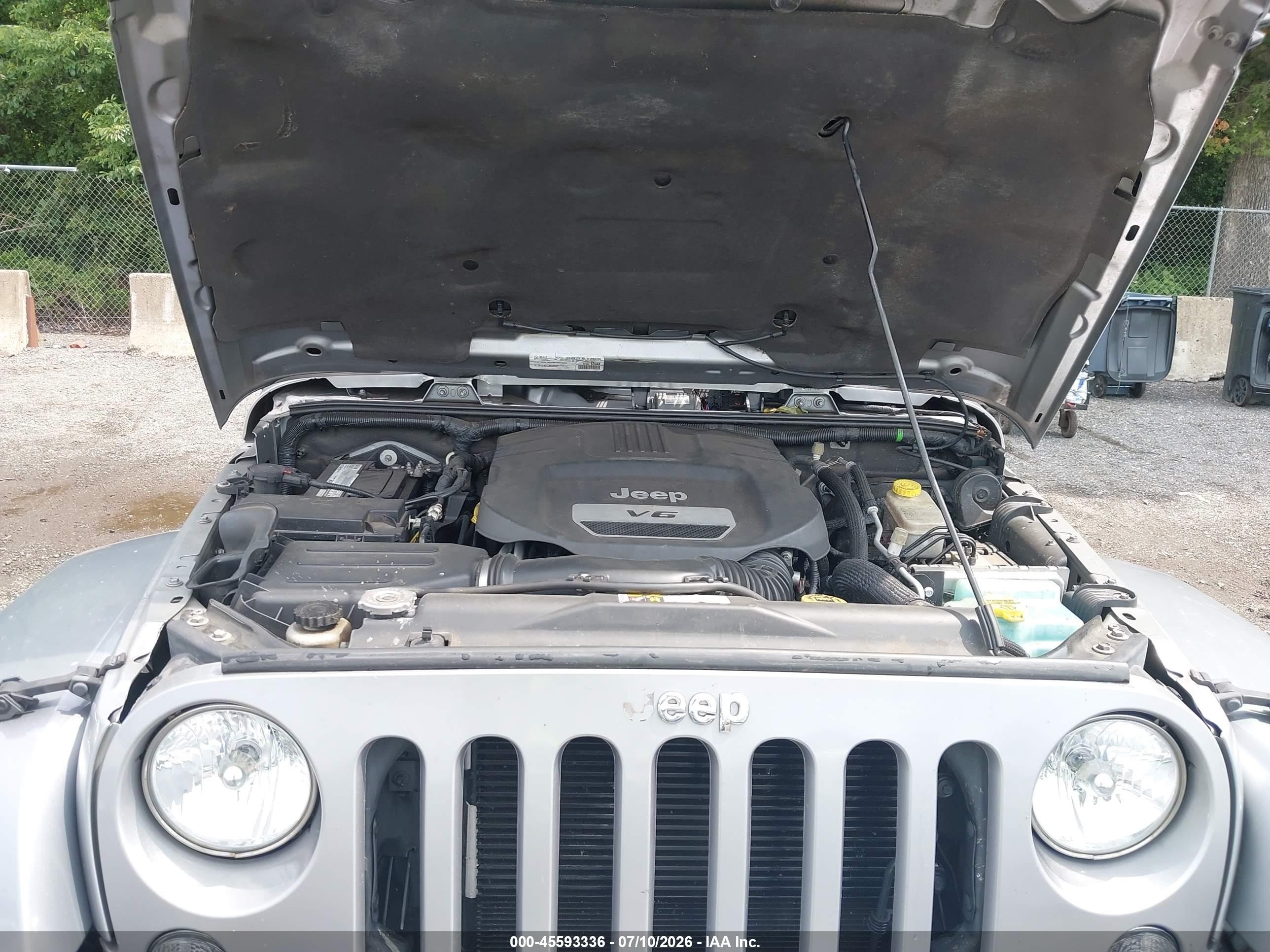 2015 Jeep Wrangler Unlimited Sahara Silver vin: 1C4BJWEG0FL620708