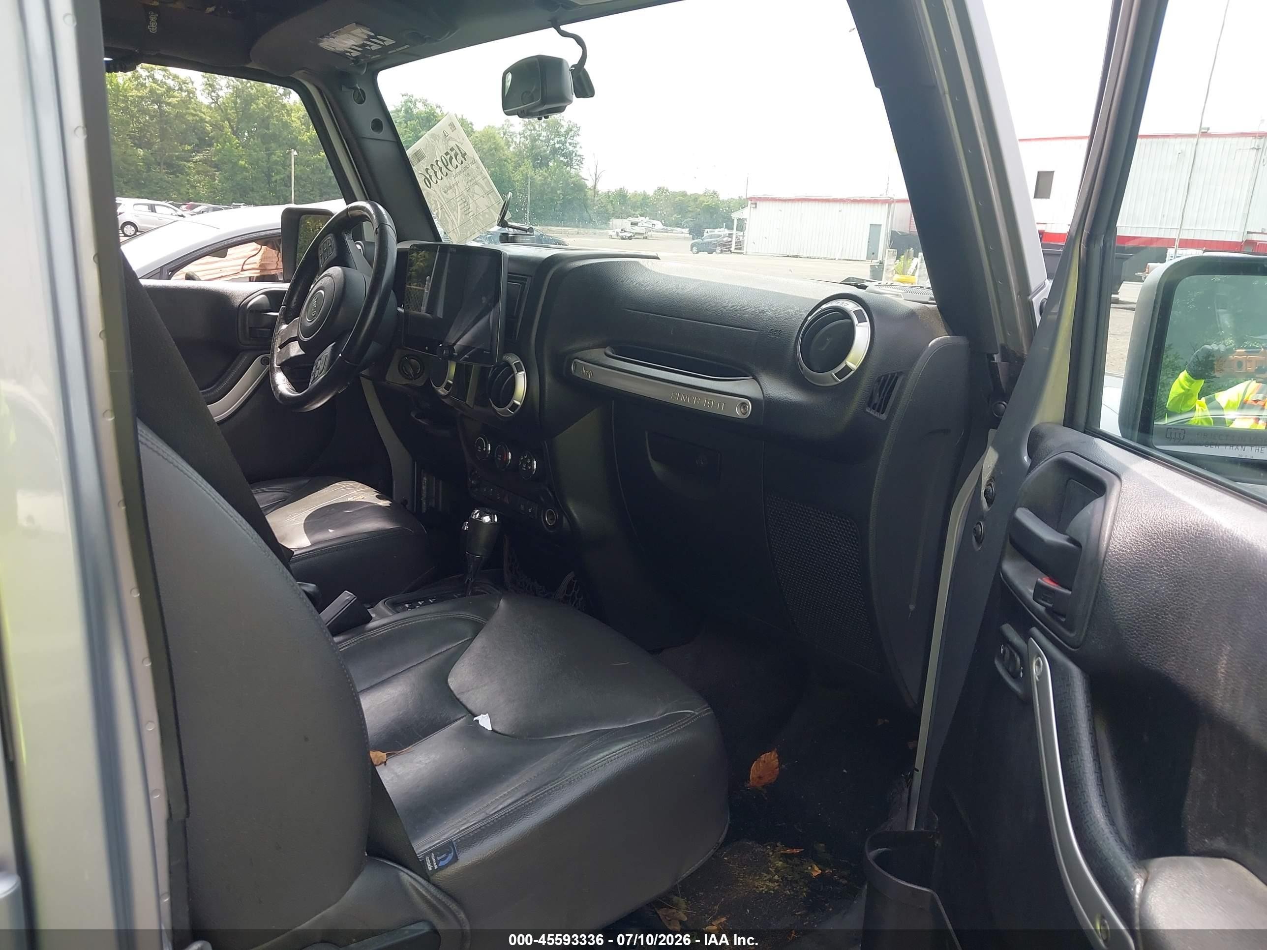 2015 Jeep Wrangler Unlimited Sahara Silver vin: 1C4BJWEG0FL620708