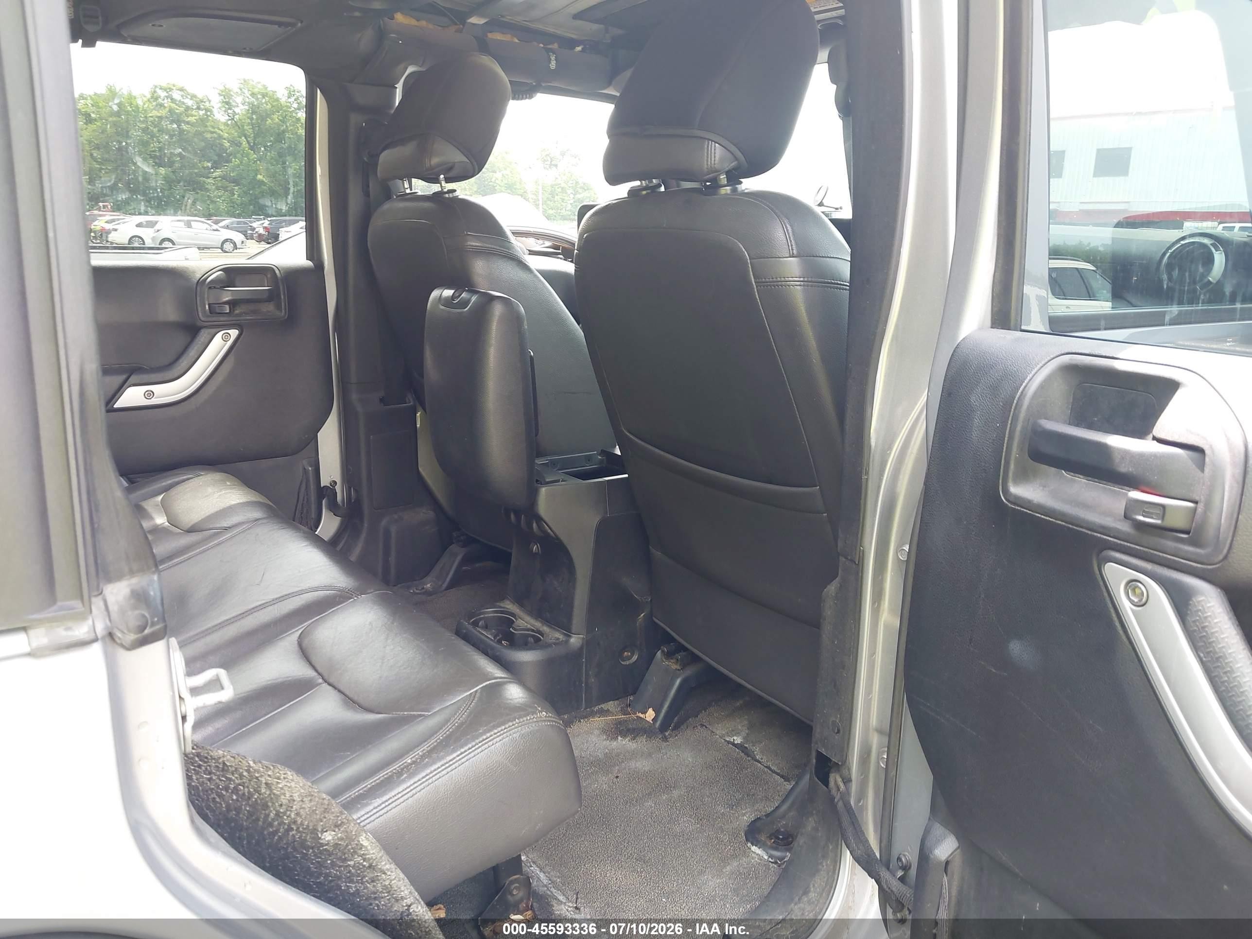 2015 Jeep Wrangler Unlimited Sahara Silver vin: 1C4BJWEG0FL620708