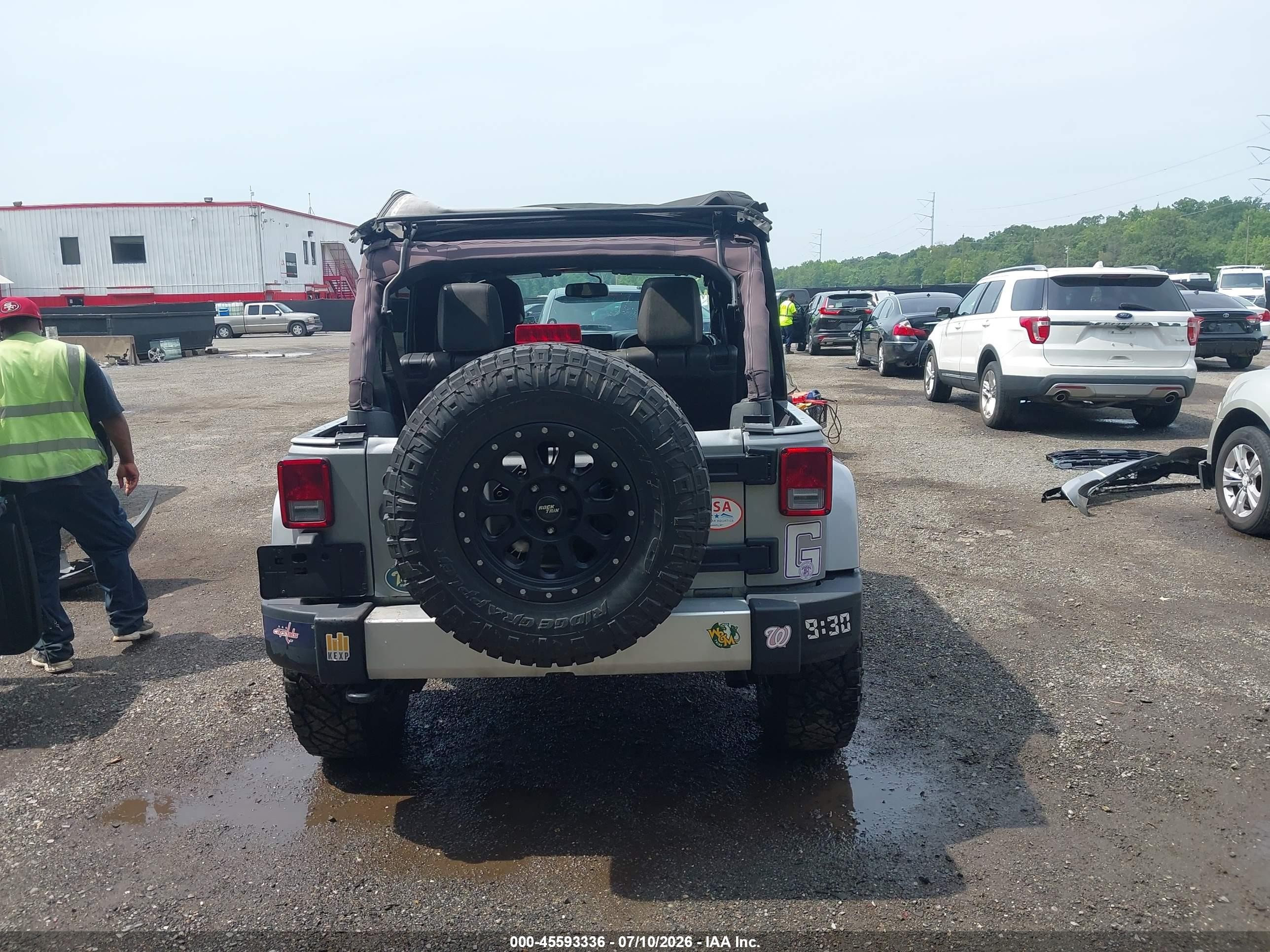 2015 Jeep Wrangler Unlimited Sahara Silver vin: 1C4BJWEG0FL620708