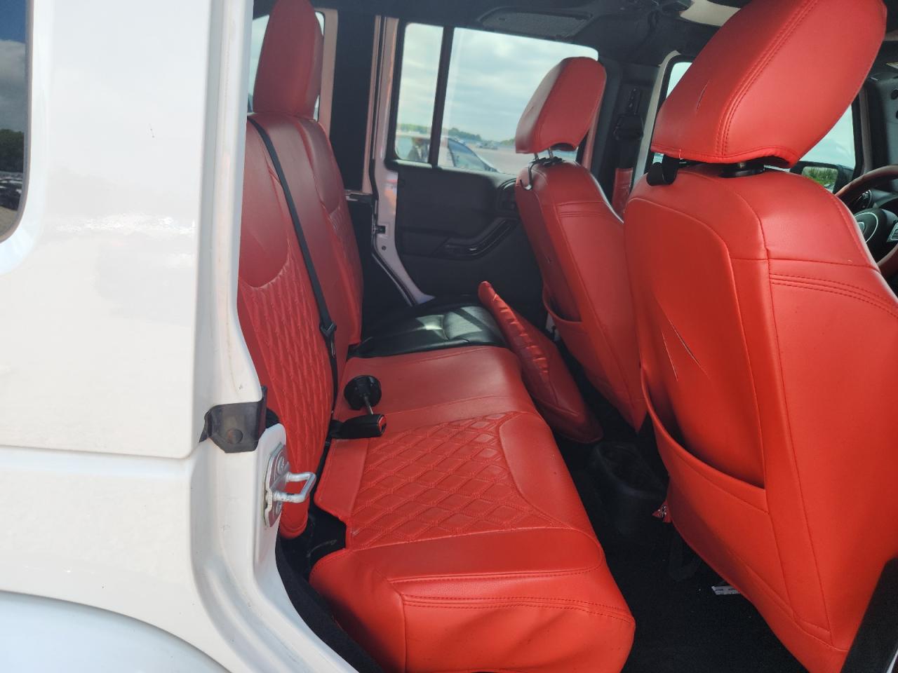 2015 Jeep Wrangler Unlimited Sahara White vin: 1C4BJWEG0FL680729