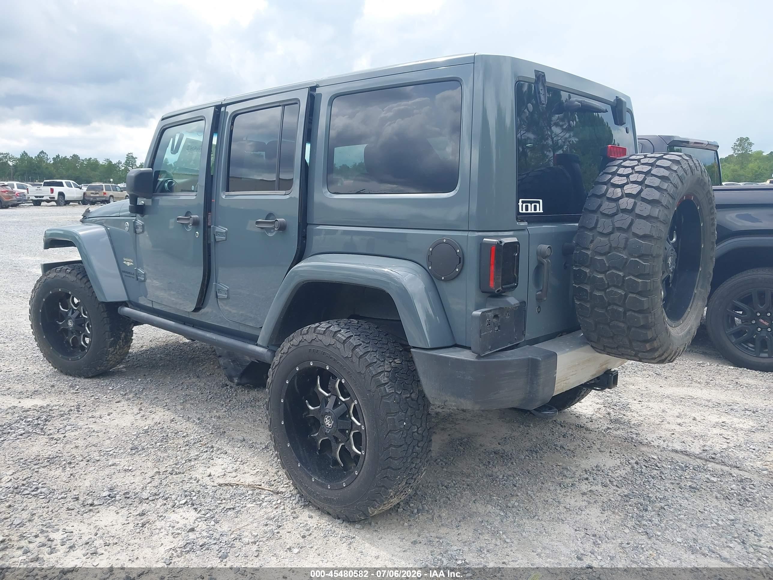 2015 Jeep Wrangler Unlimited Sahara Gray vin: 1C4BJWEG0FL704222