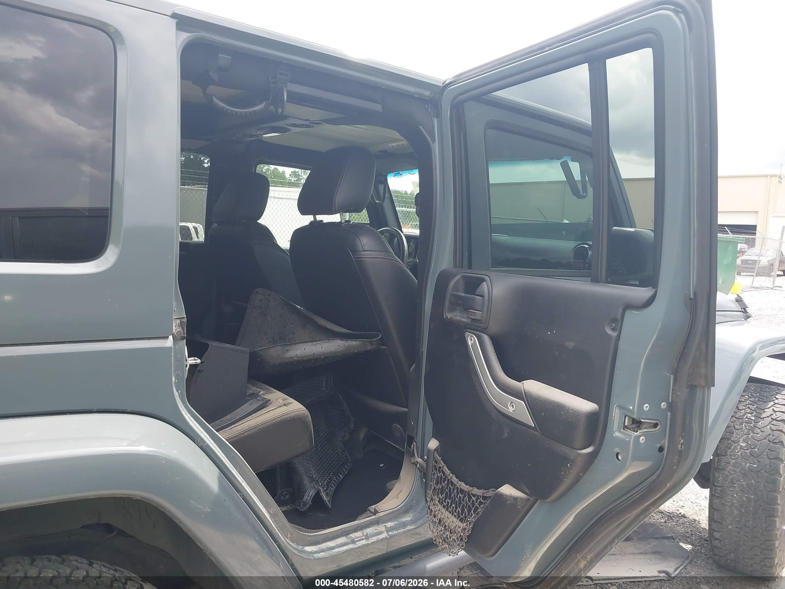 2015 Jeep Wrangler Unlimited Sahara Gray vin: 1C4BJWEG0FL704222