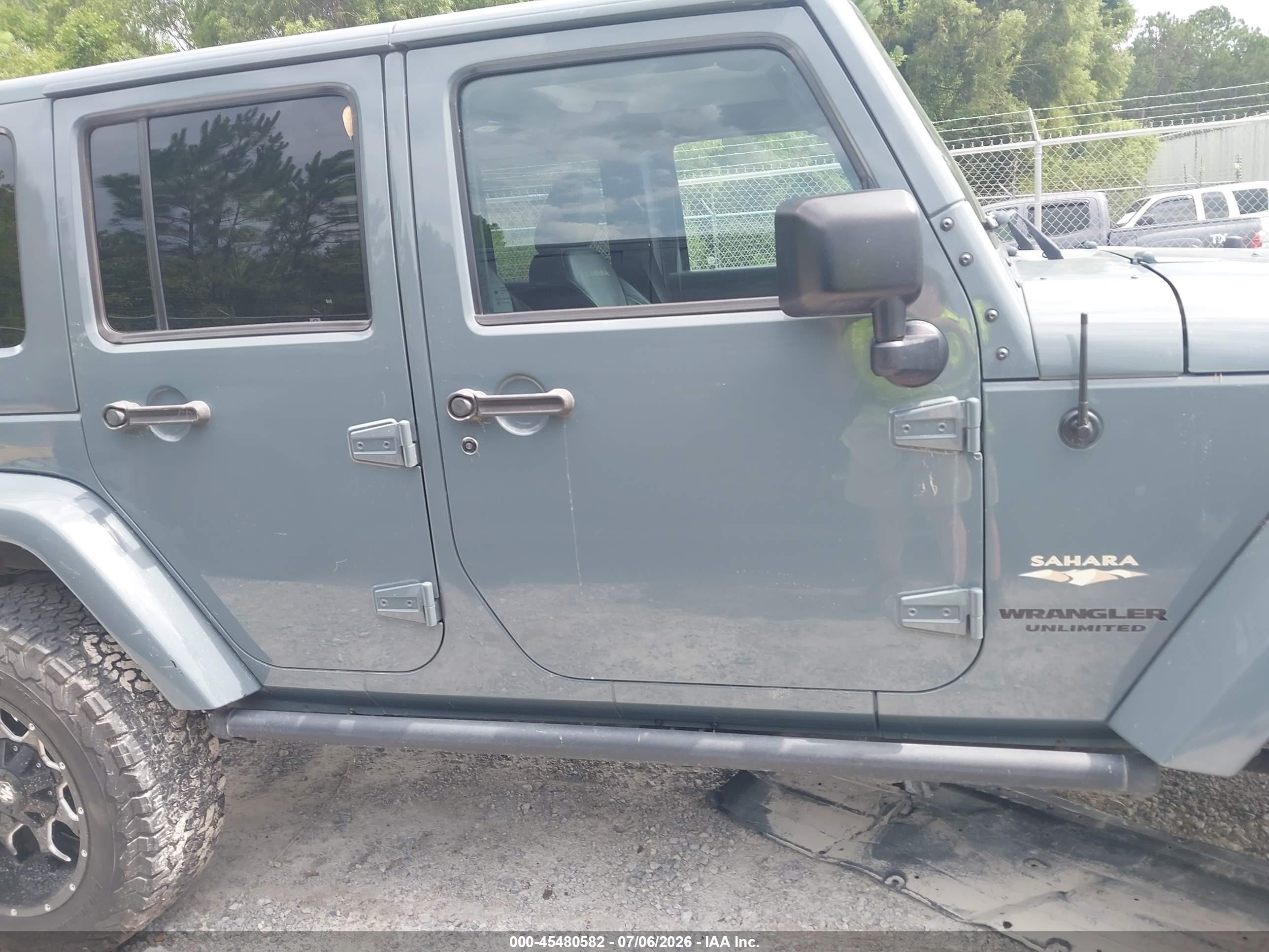 2015 Jeep Wrangler Unlimited Sahara Gray vin: 1C4BJWEG0FL704222