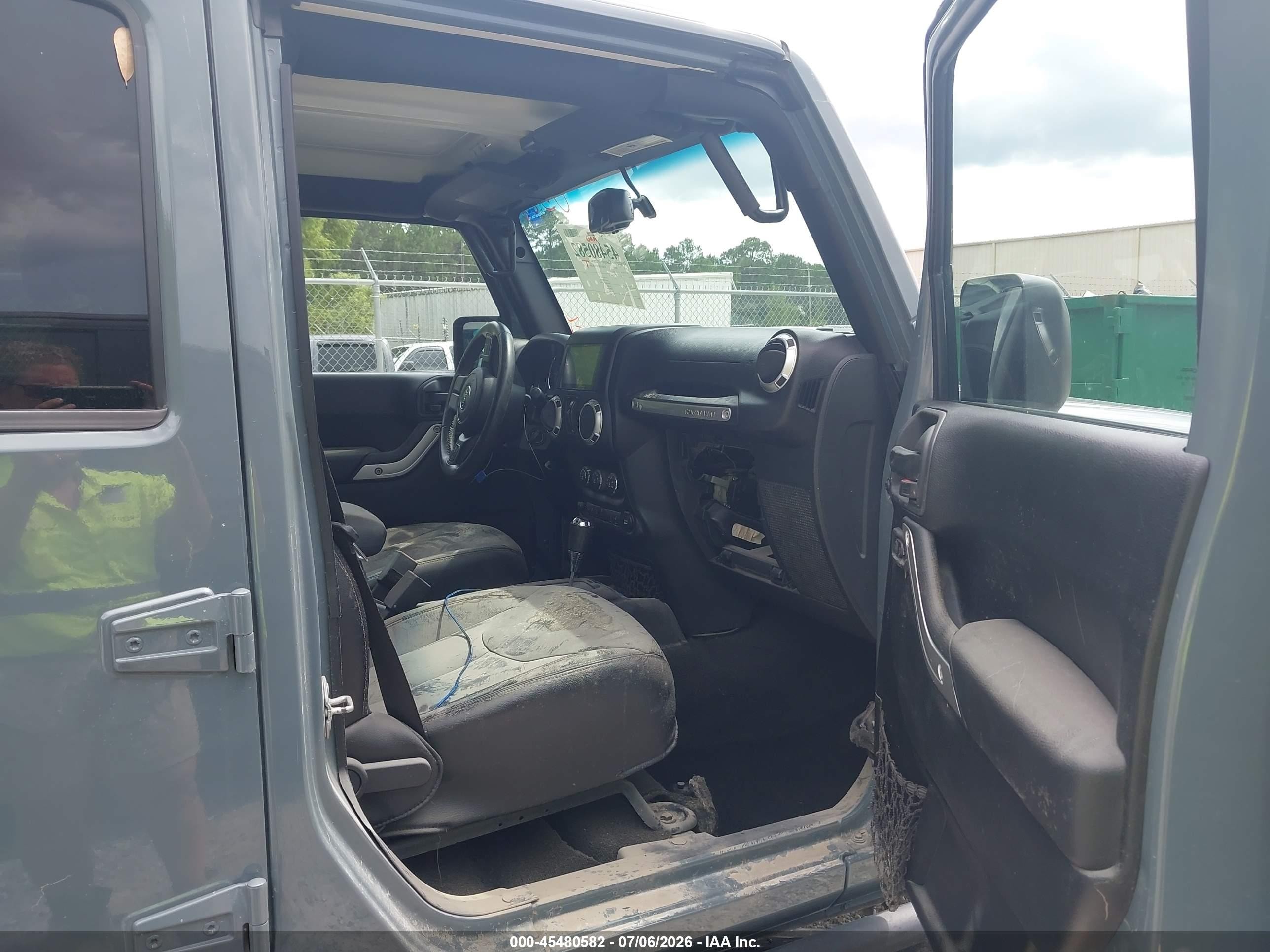 2015 Jeep Wrangler Unlimited Sahara Gray vin: 1C4BJWEG0FL704222