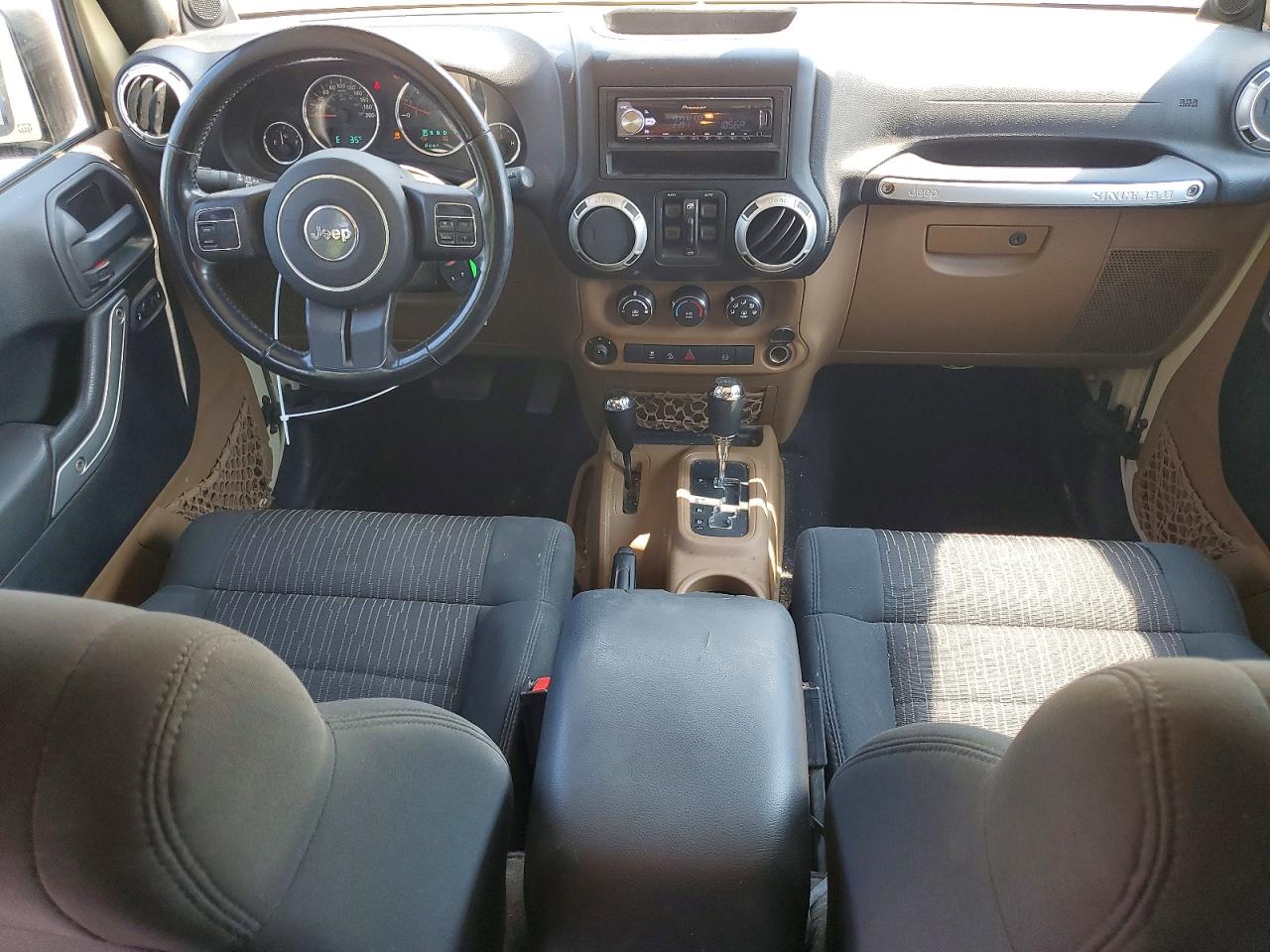 2012 Jeep Wrangler Unlimited Sahara Beige vin: 1C4BJWEG1CL103137